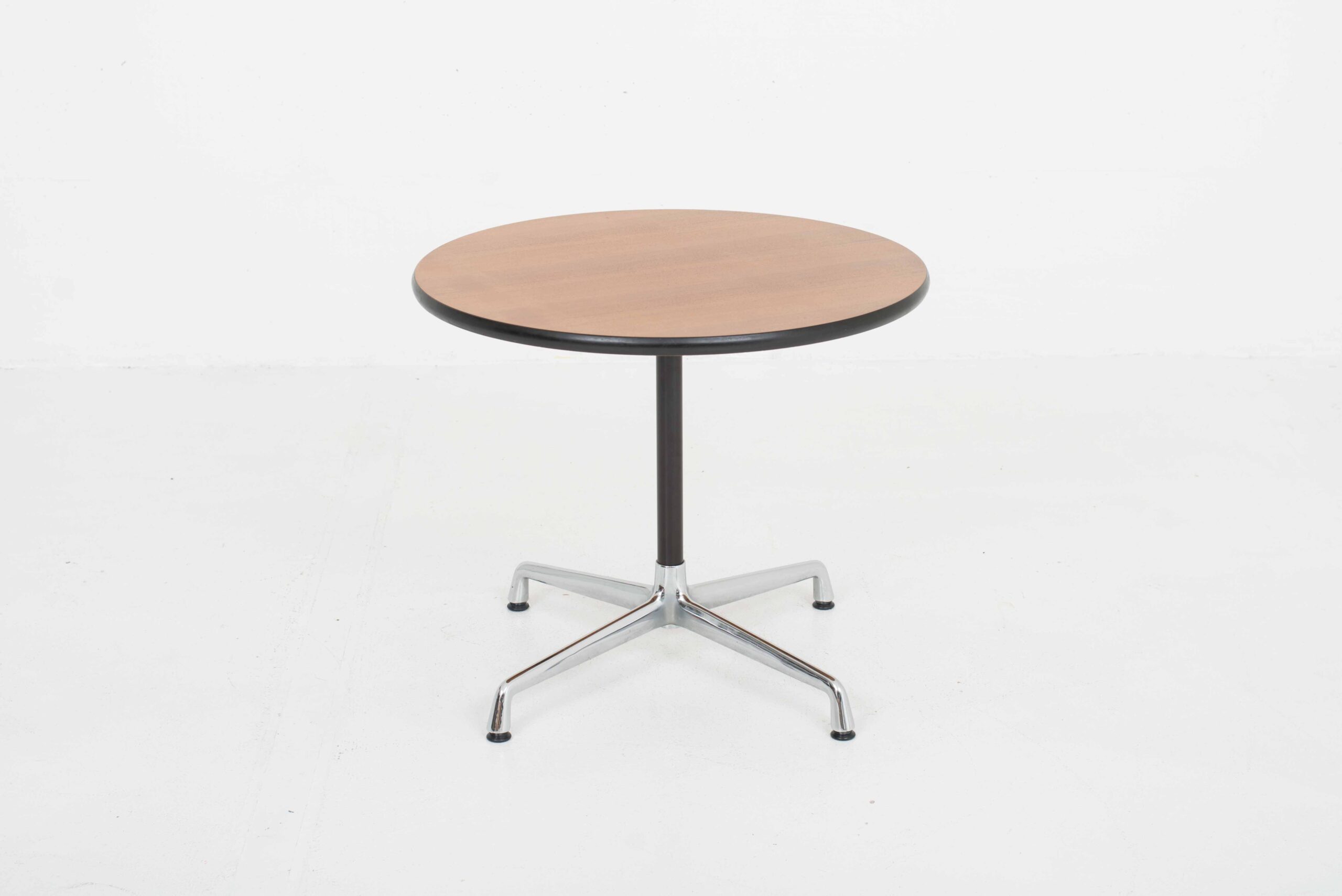 Charles &amp; Ray Eames Contract Table von Vitra in Nussbaum-0