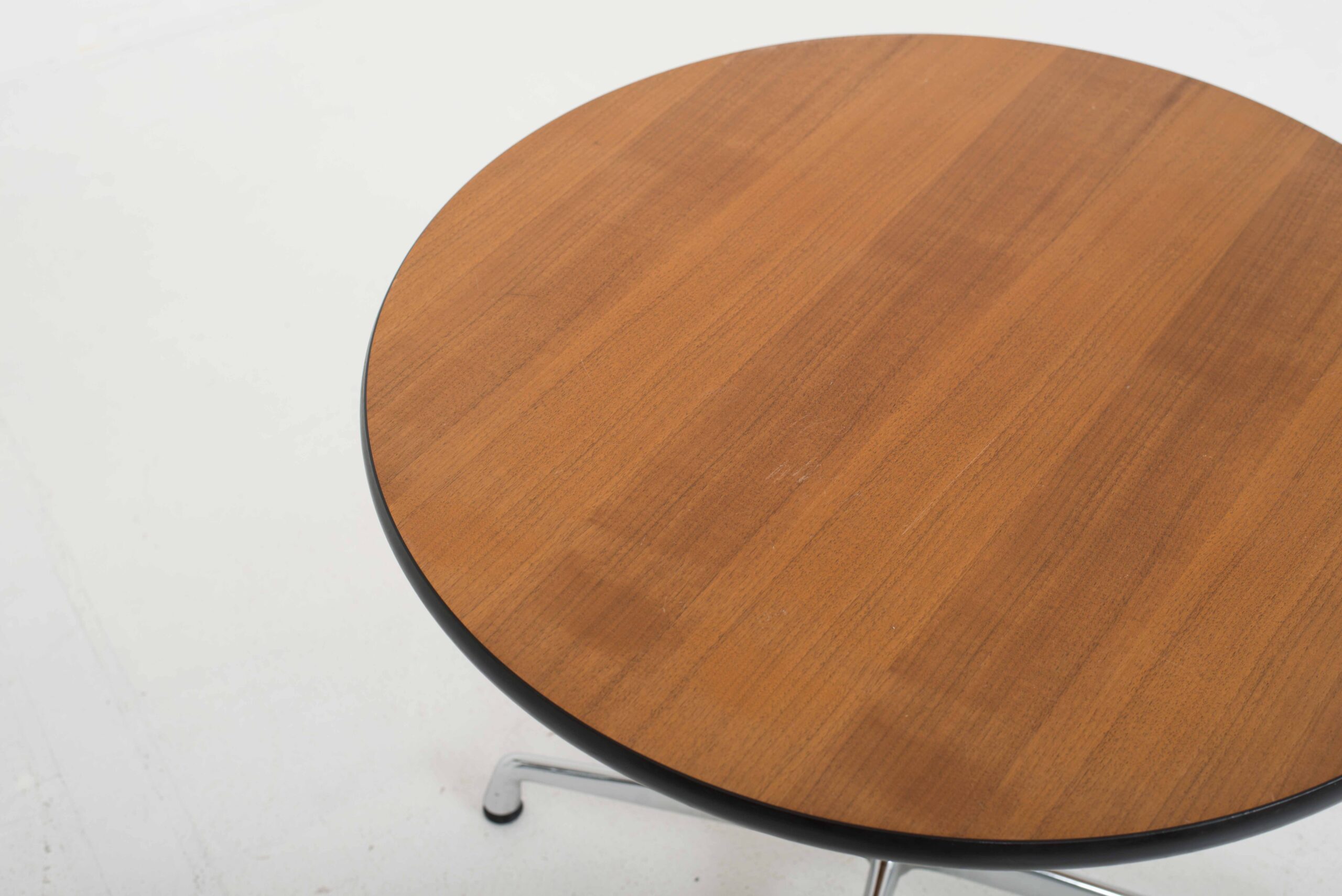 Charles &amp; Ray Eames Contract Table von Vitra in Nussbaum-2