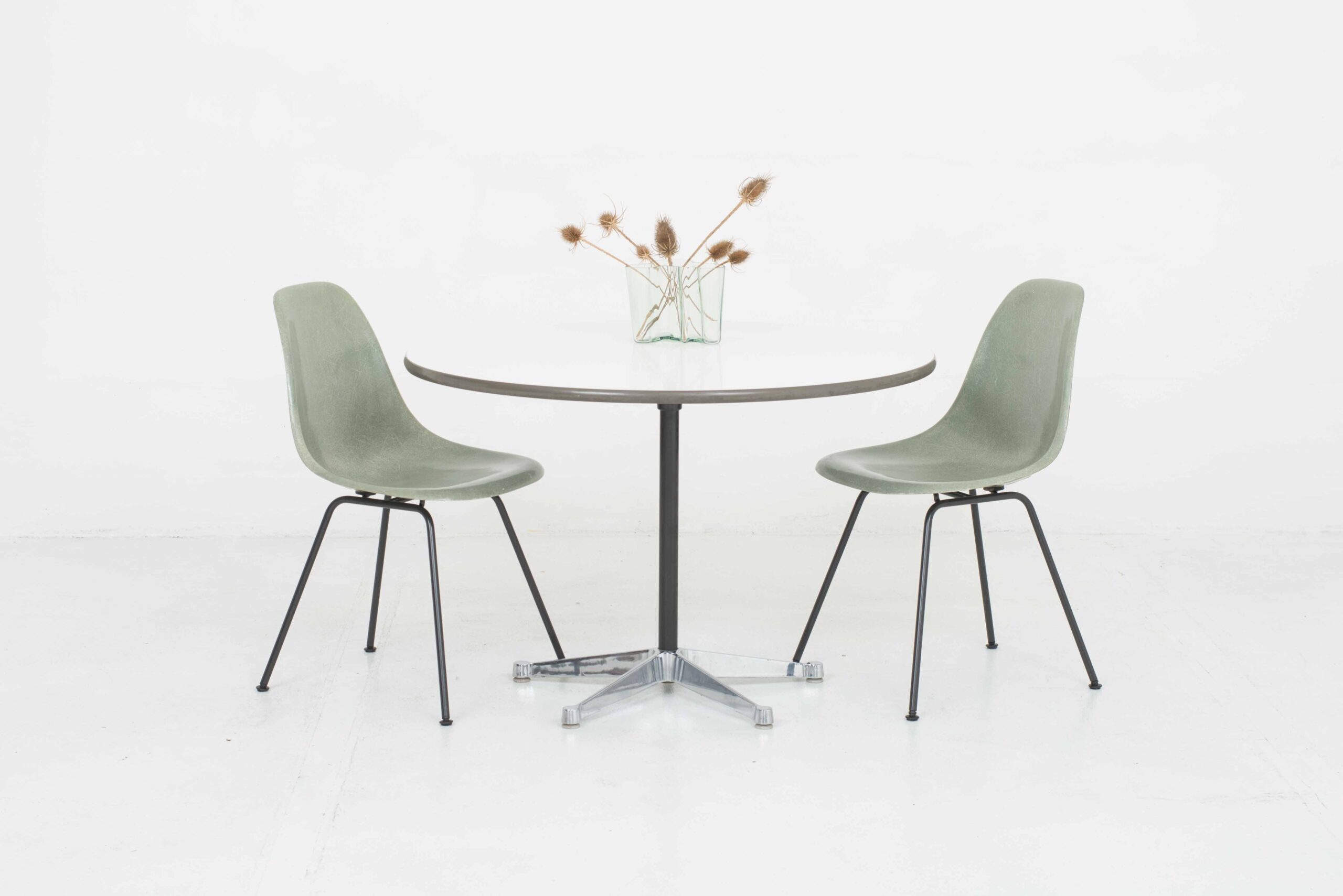 Charles &amp; Ray Eames Contract Table von Vitra-3