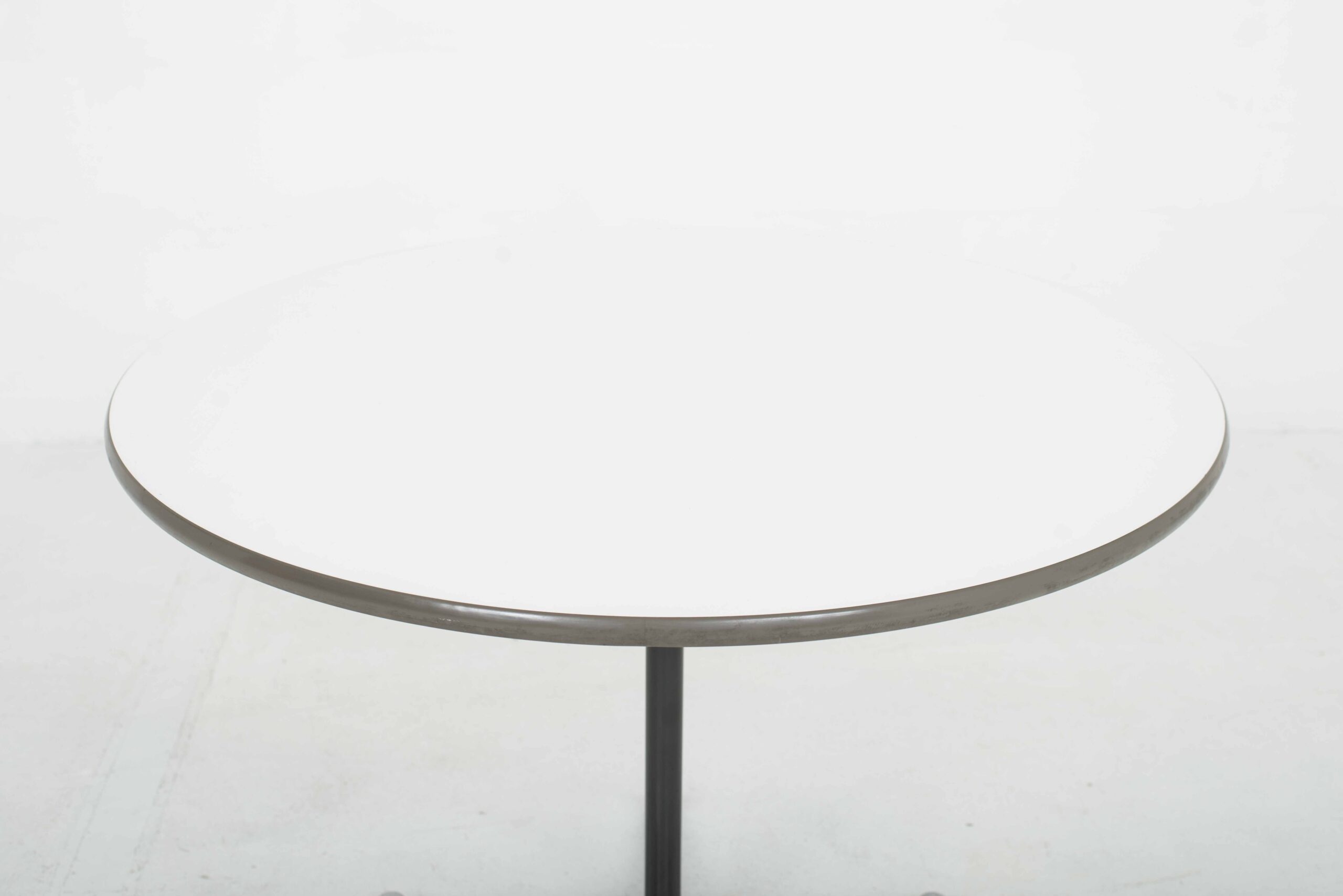 Charles &amp; Ray Eames Contract Table von Vitra-4
