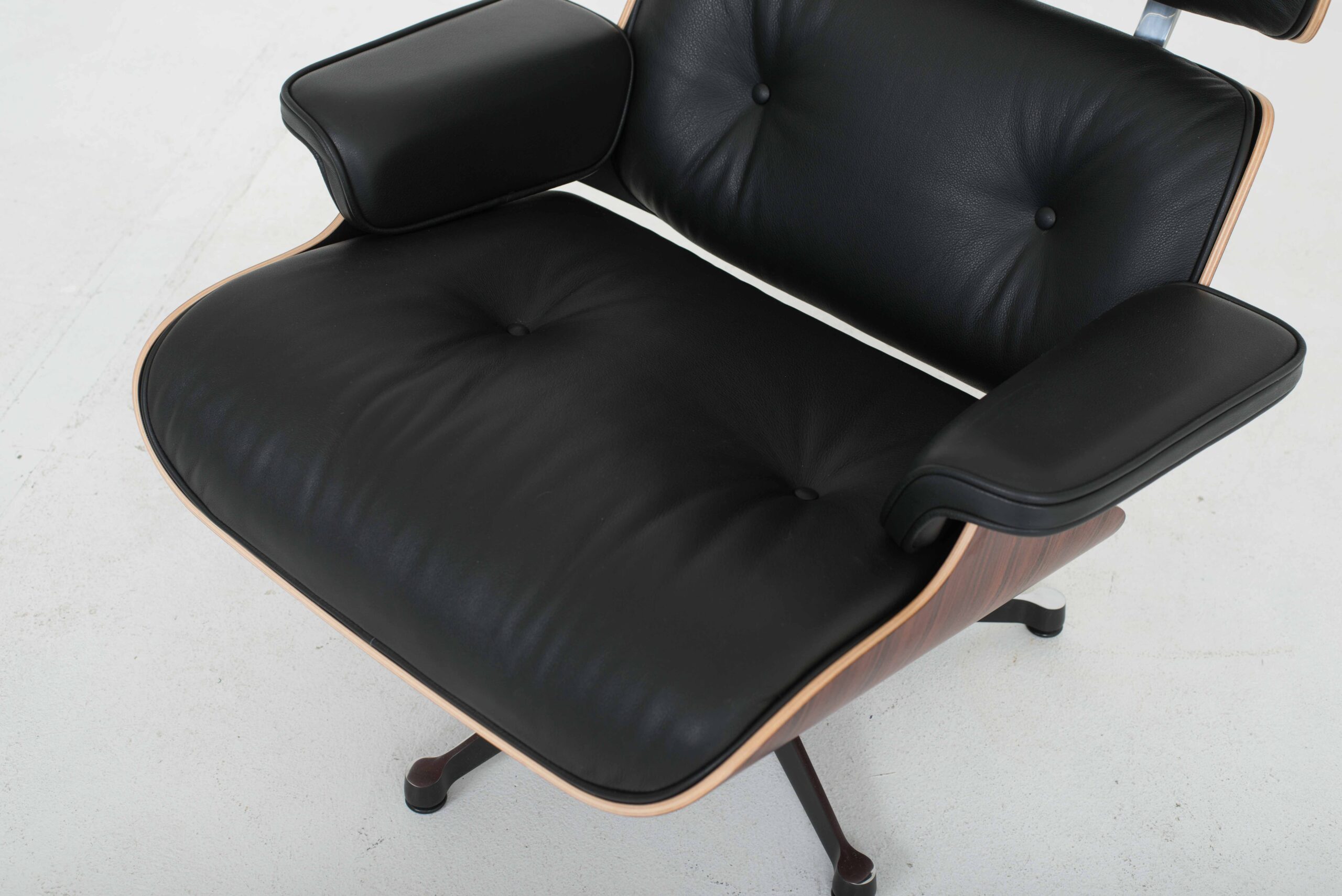 Charles &amp; Ray Eames 670 Lounge Chair und Ottoman von Vitra, XL Palisander-8