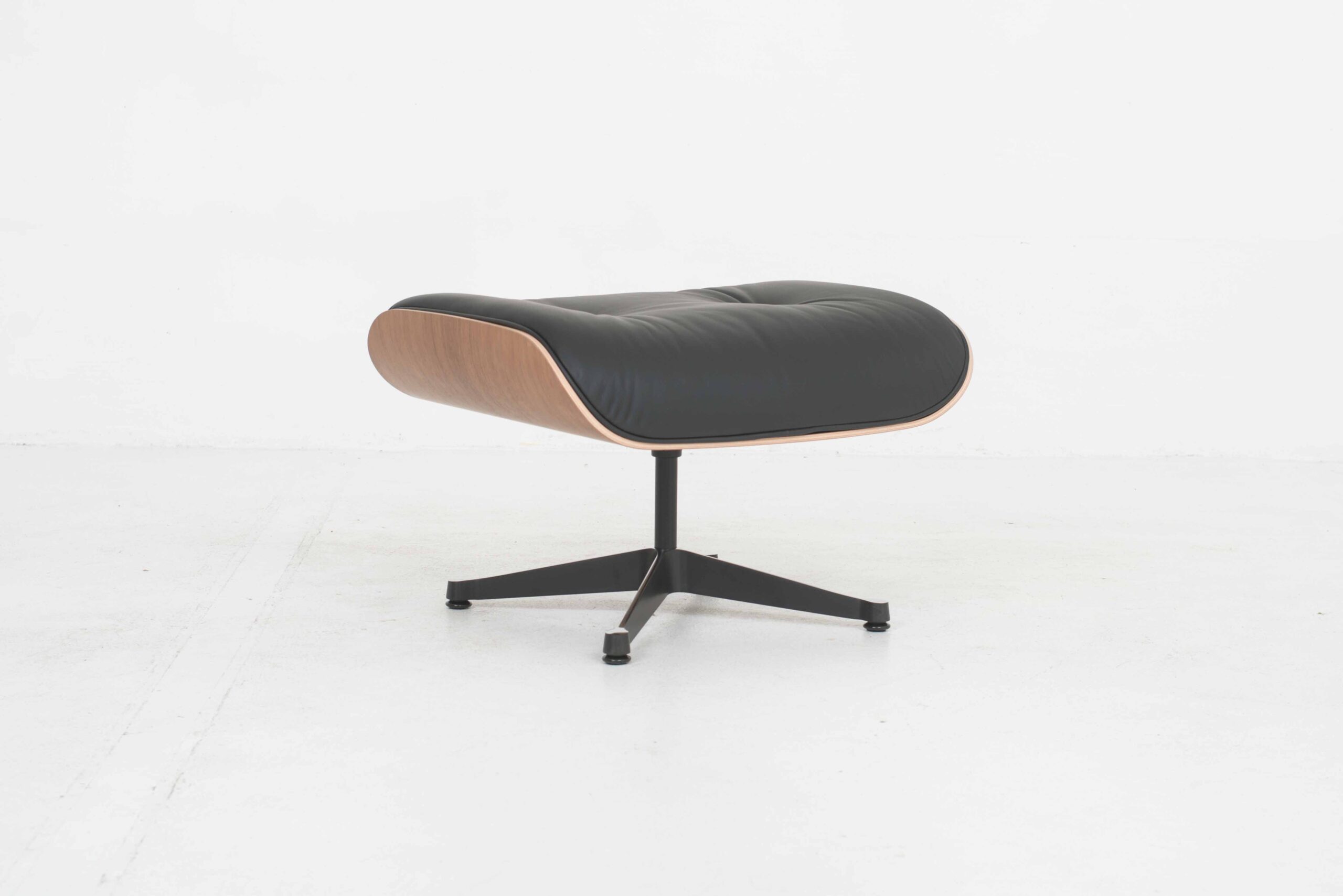 Charles &amp; Ray Eames 670 Lounge Chair von Vitra, XL Nussbaum-5