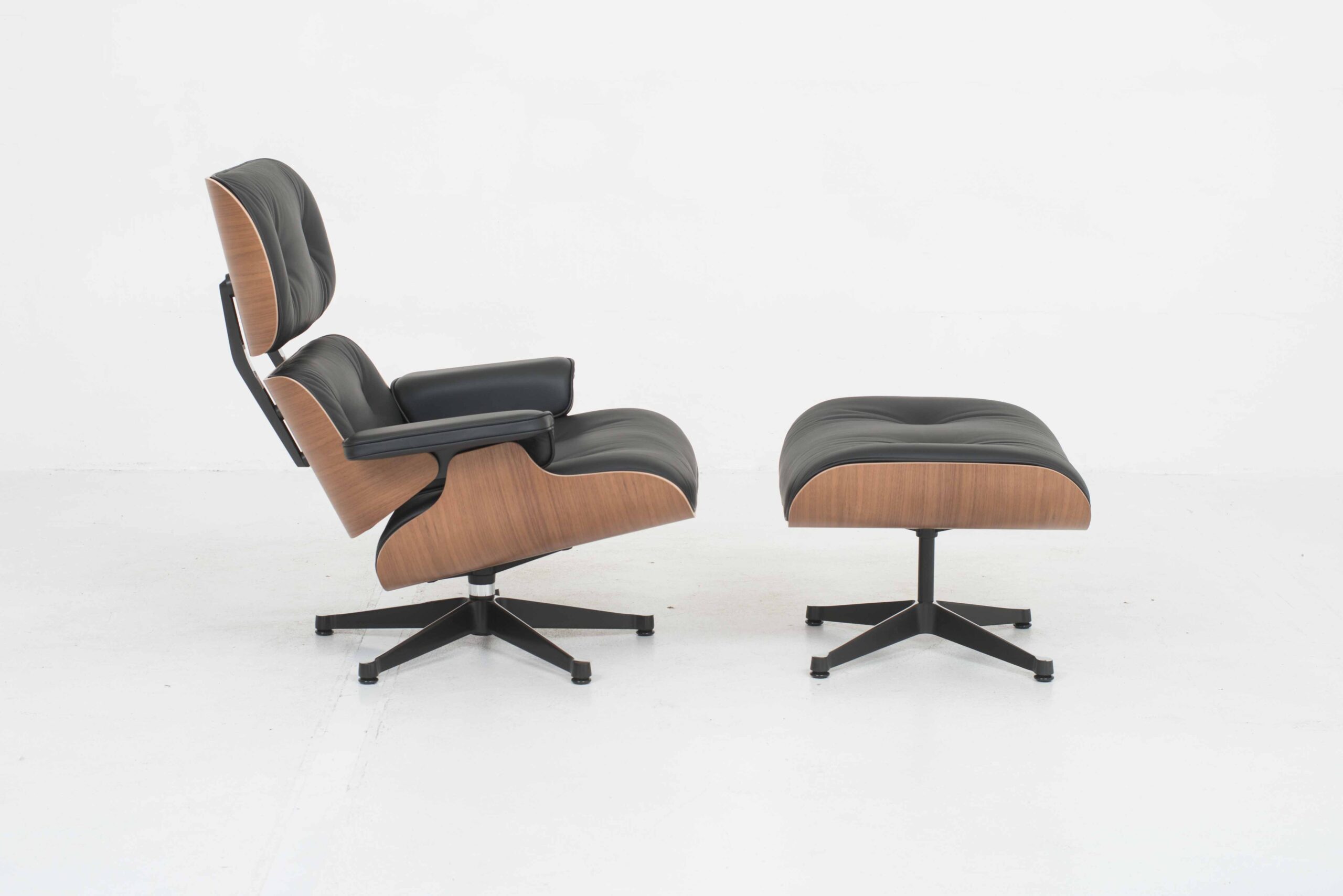Charles &amp; Ray Eames 670 Lounge Chair von Vitra, XL Nussbaum-0