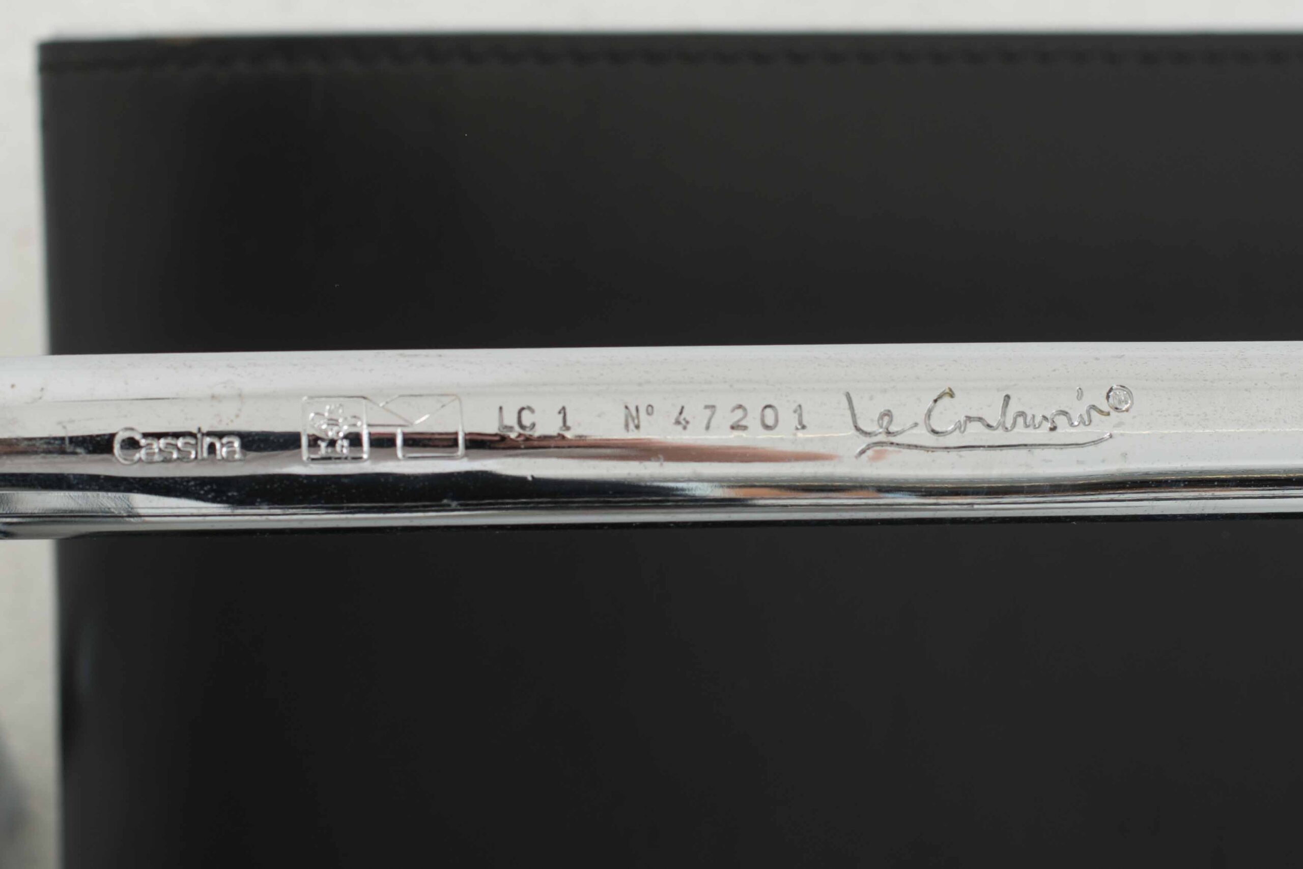 Le Corbusier LC1 Sessel von Cassina in Schwarz-6