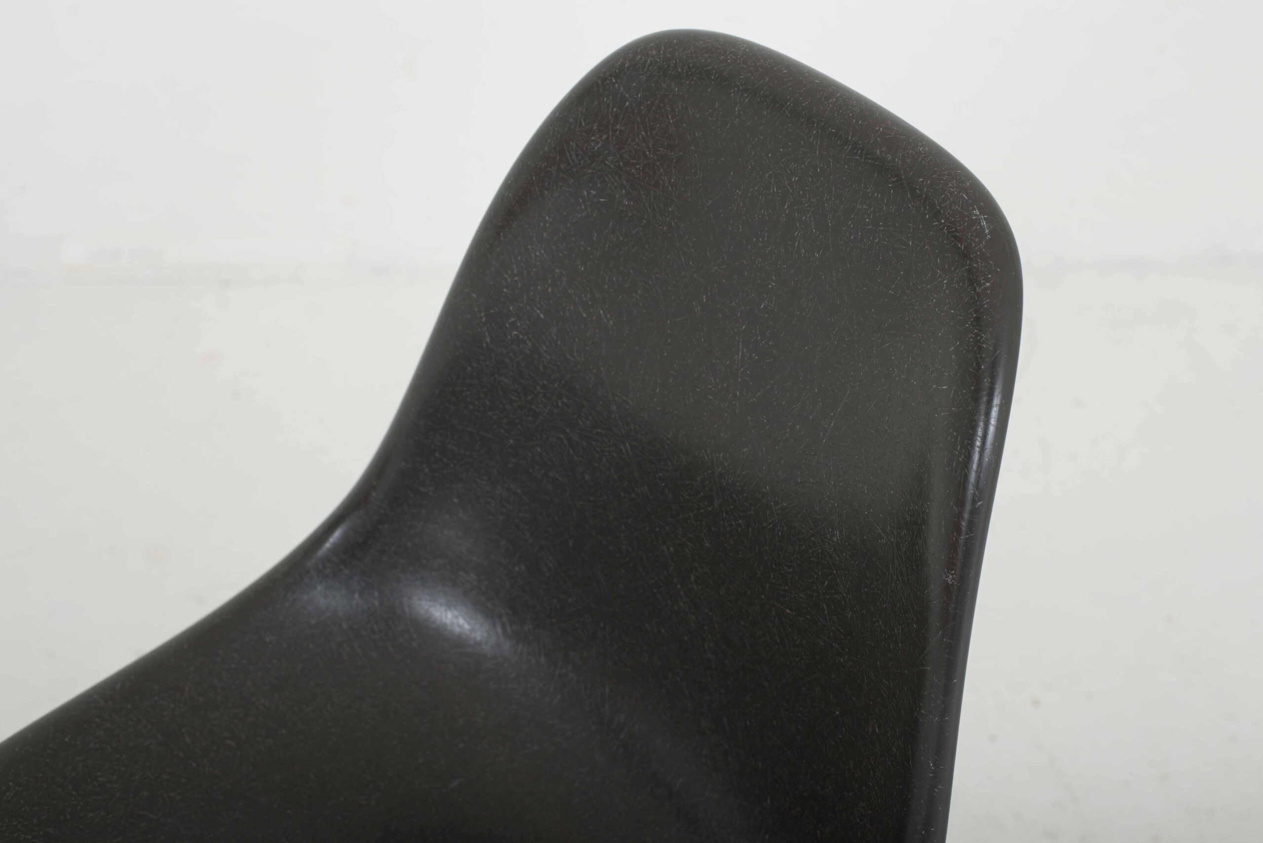 Vitra Fiberglass Side Chair DSR von Eames in Elephant Hide Grey-5