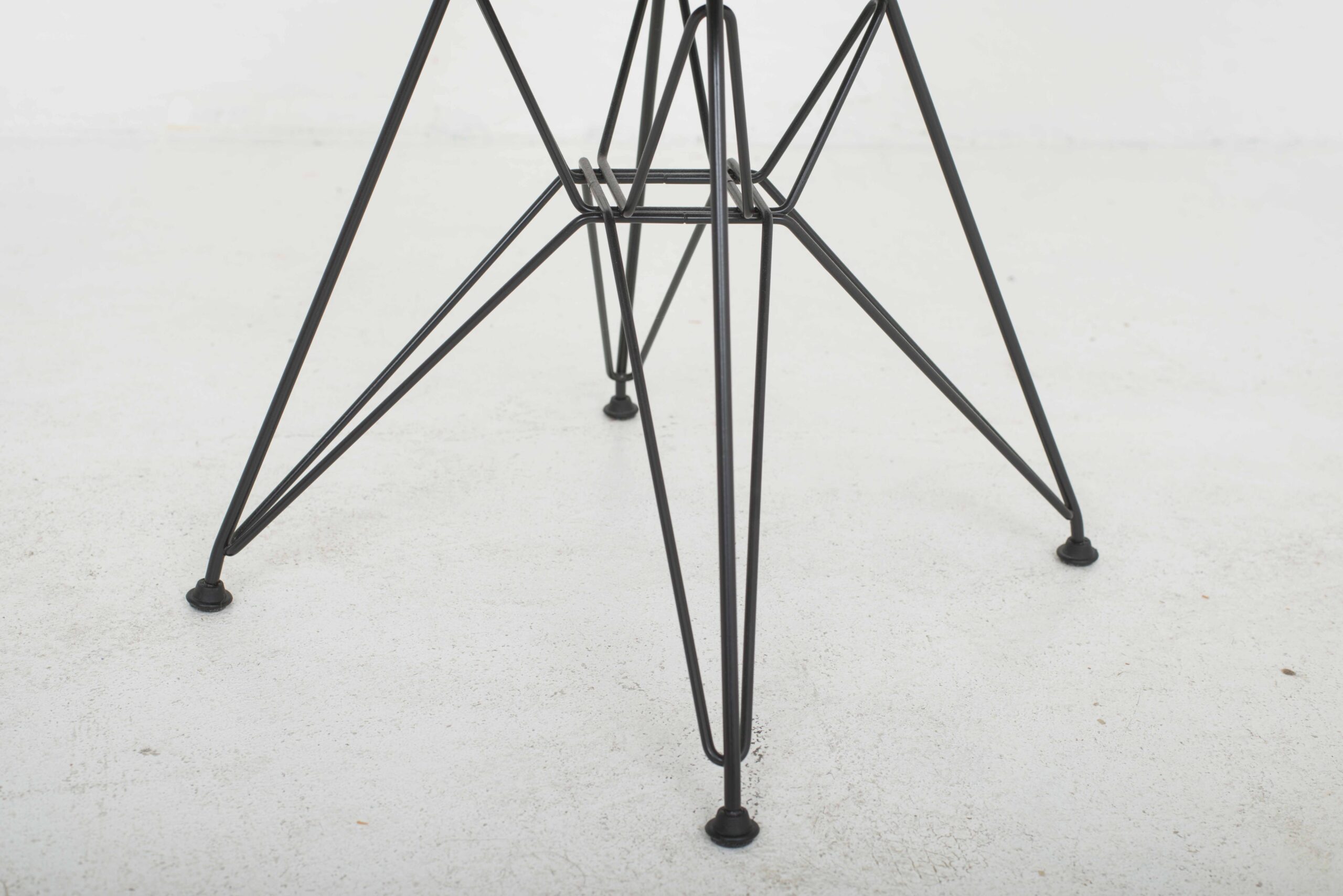Vitra Fiberglass Side Chair DSR von Eames in Elephant Hide Grey-7