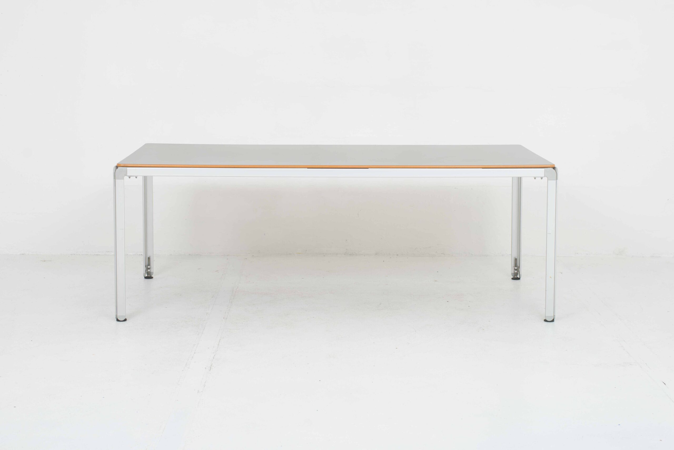 Arne Jacobsen Djob Tisch von Montana-2