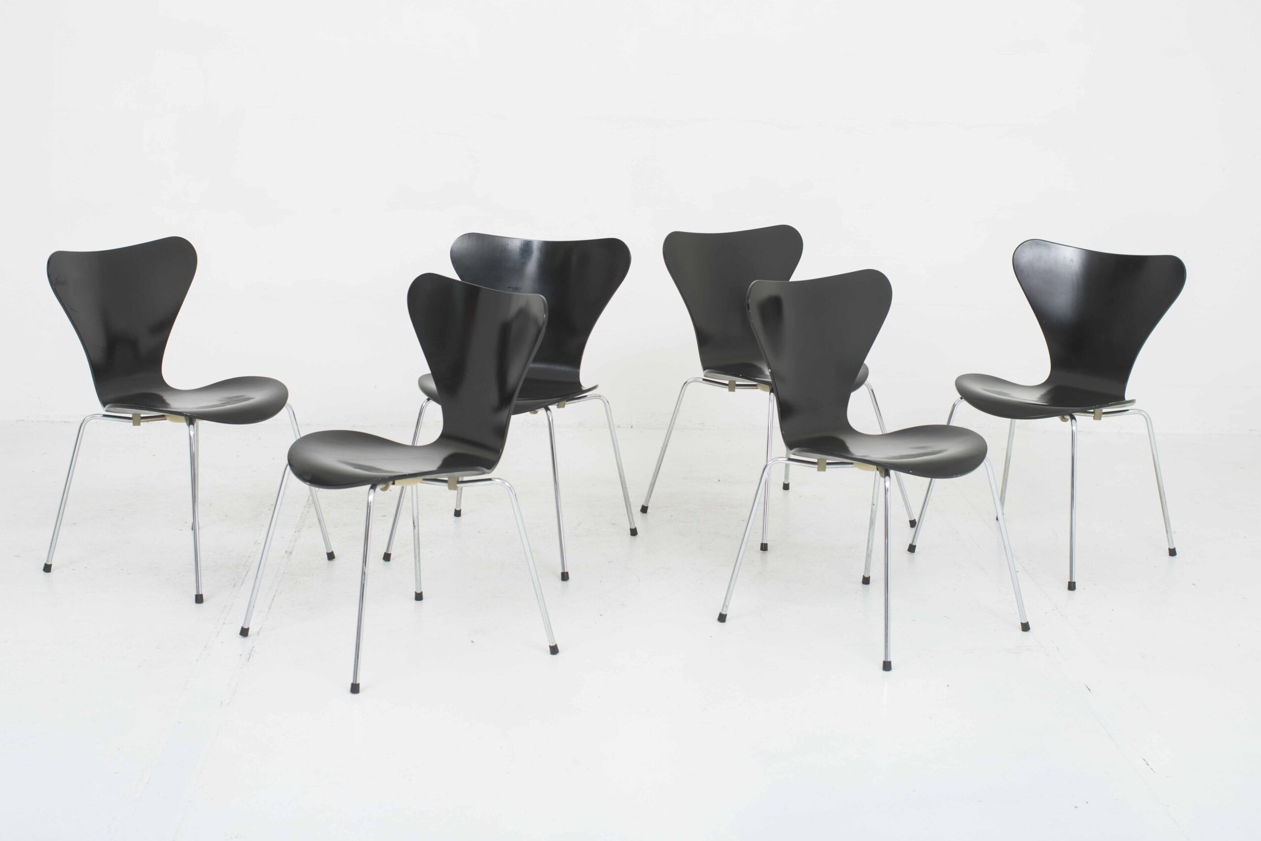 Fritz Hansen 3107 Stühle von Arne Jacobsen in Schwarz-0