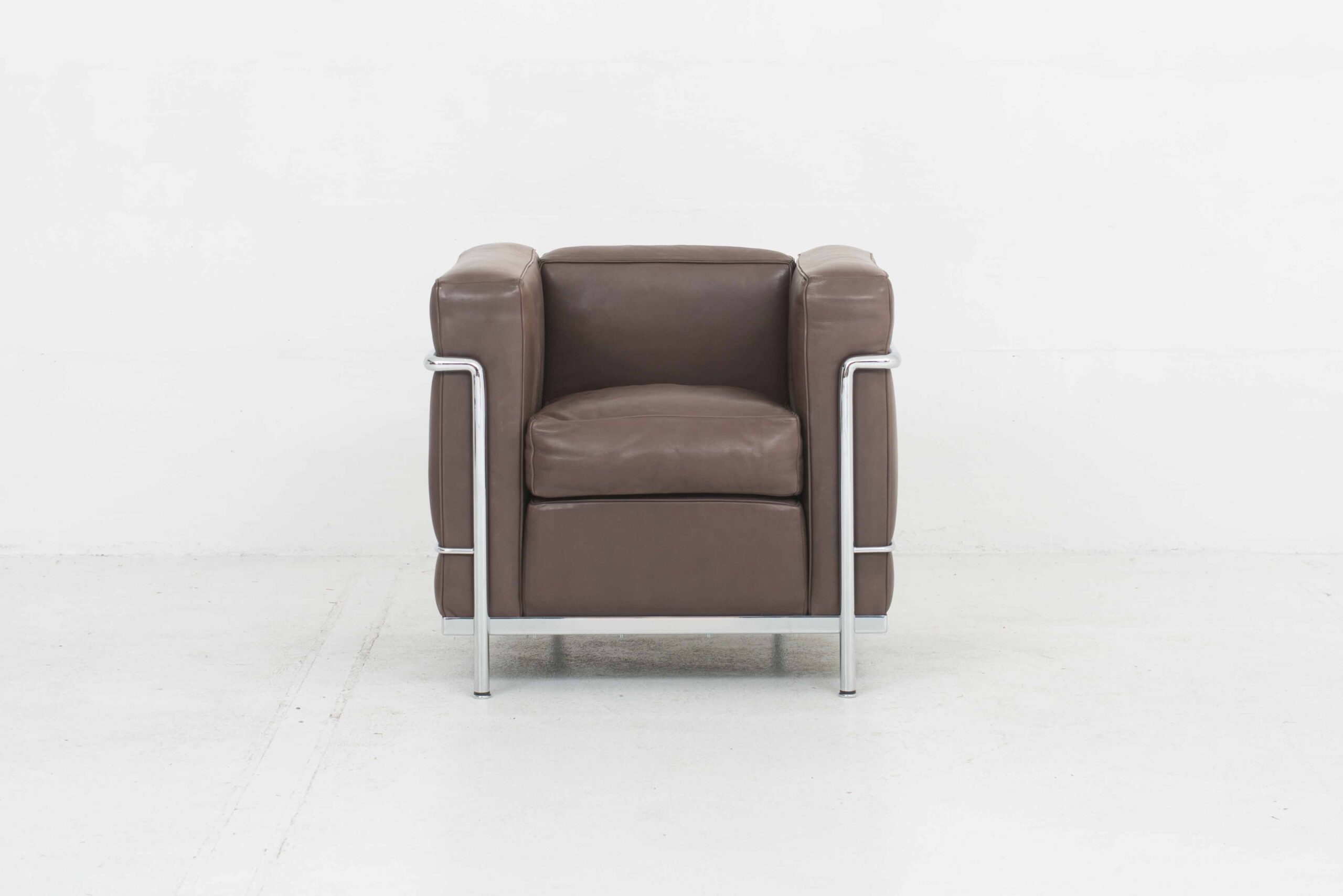 Le Corbusier LC2 Sessel von Cassina in braunem Naturleder-2