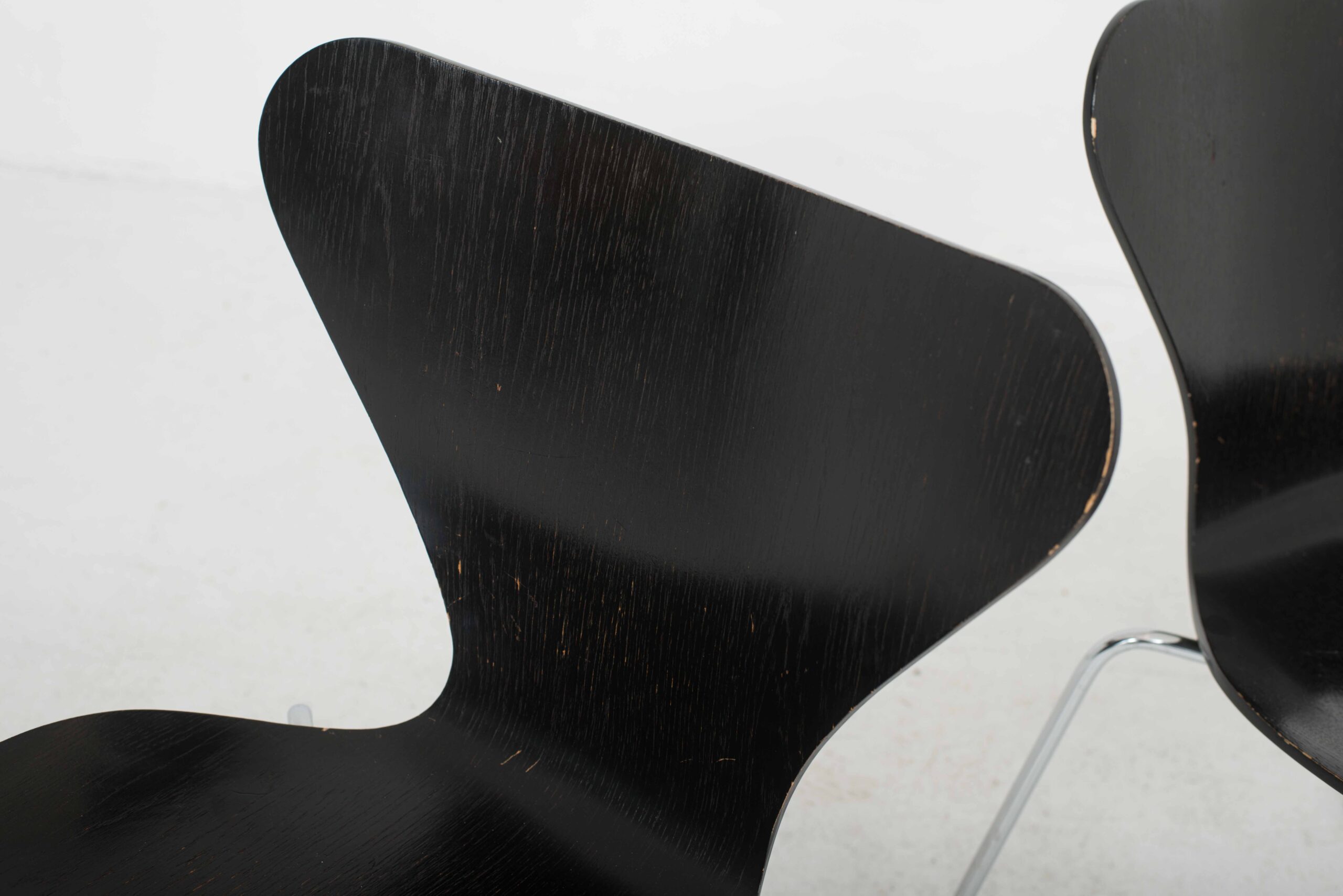 Fritz Hansen 3107 Stühle von Arne Jacobsen in Schwarz lasiert-6