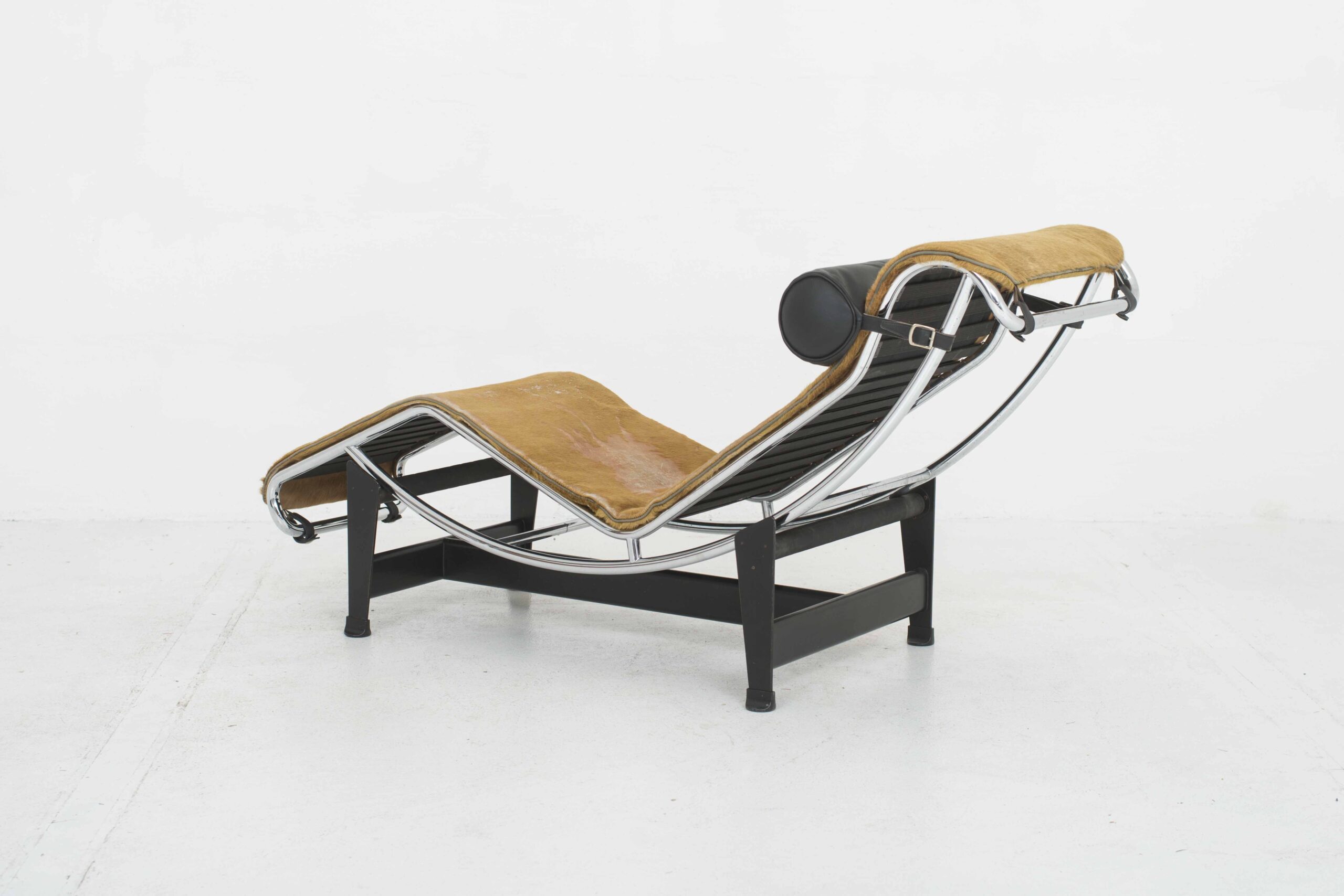 Le Corbusier LC4 Chaise Longue von Cassina mit verschiedenen Auflagen-7