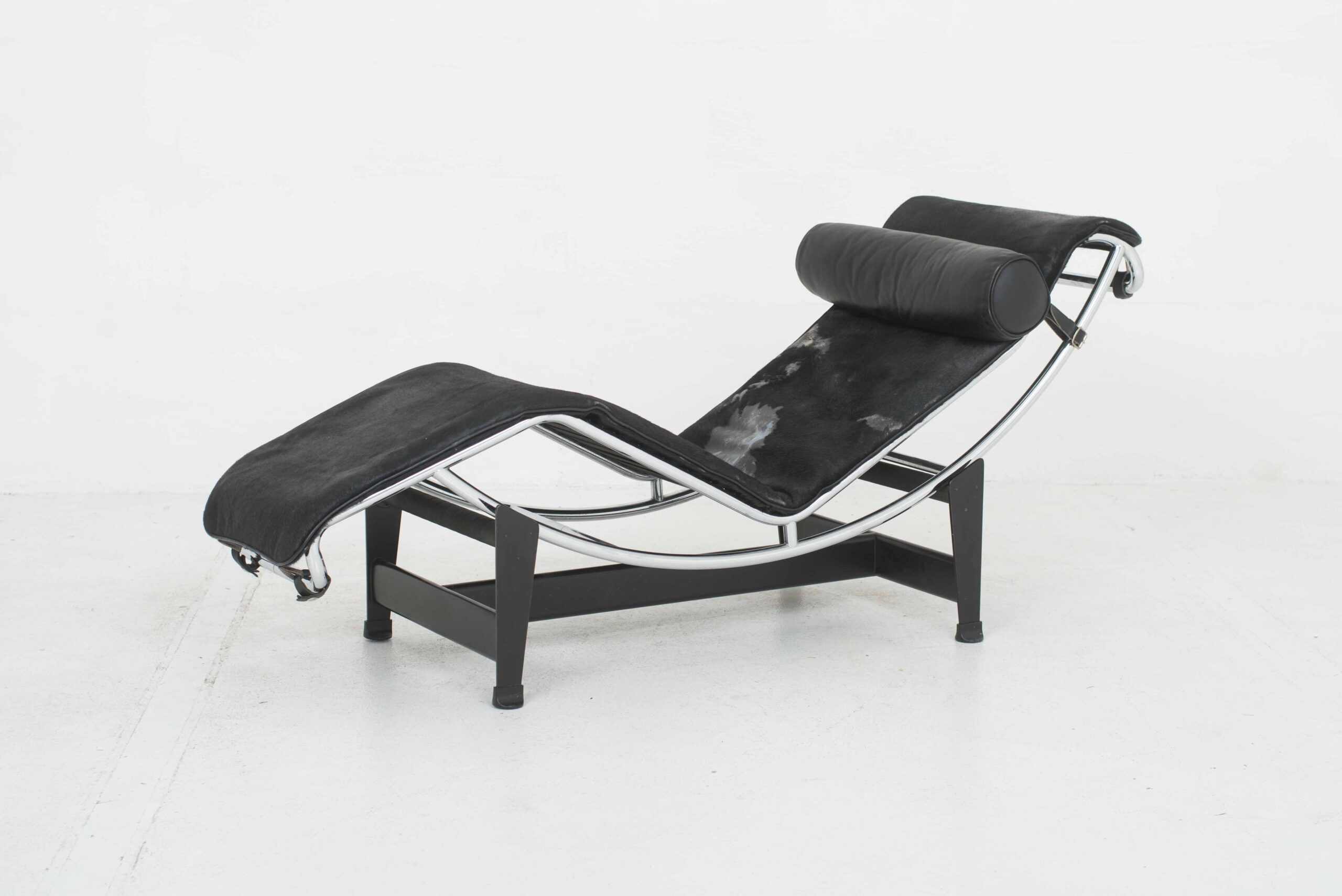 Le Corbusier LC4 Chaise Longue von Cassina mit verschiedenen Auflagen-2