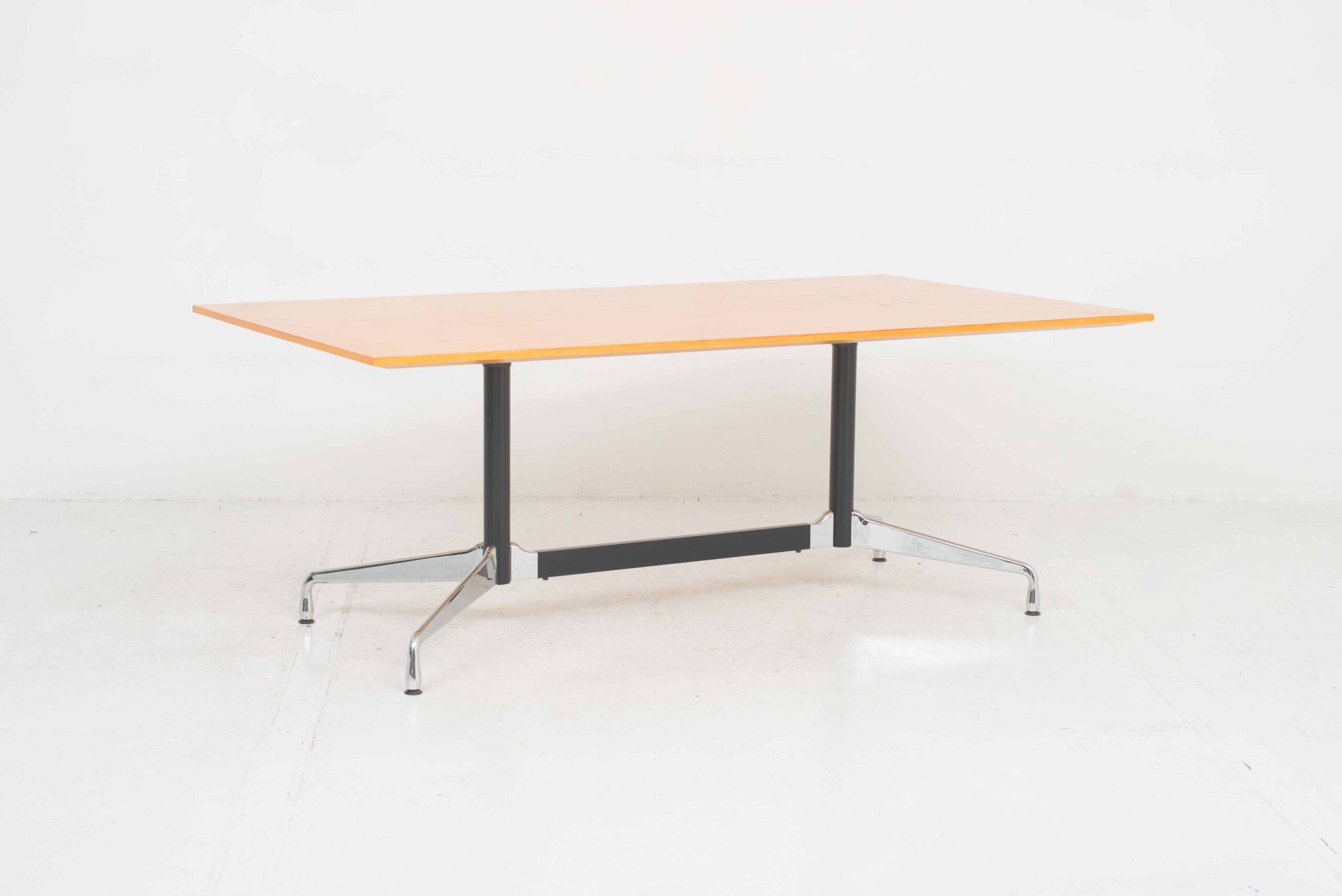 Charles &amp; Ray Eames Segmented Table von Vitra-2