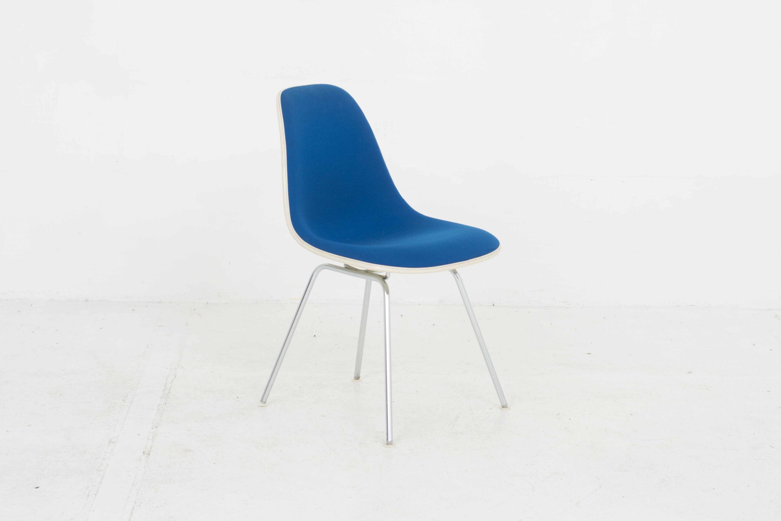 Eames Fiberglas Side Chairs von Vitra / Hermann Miller, im Viererset-4