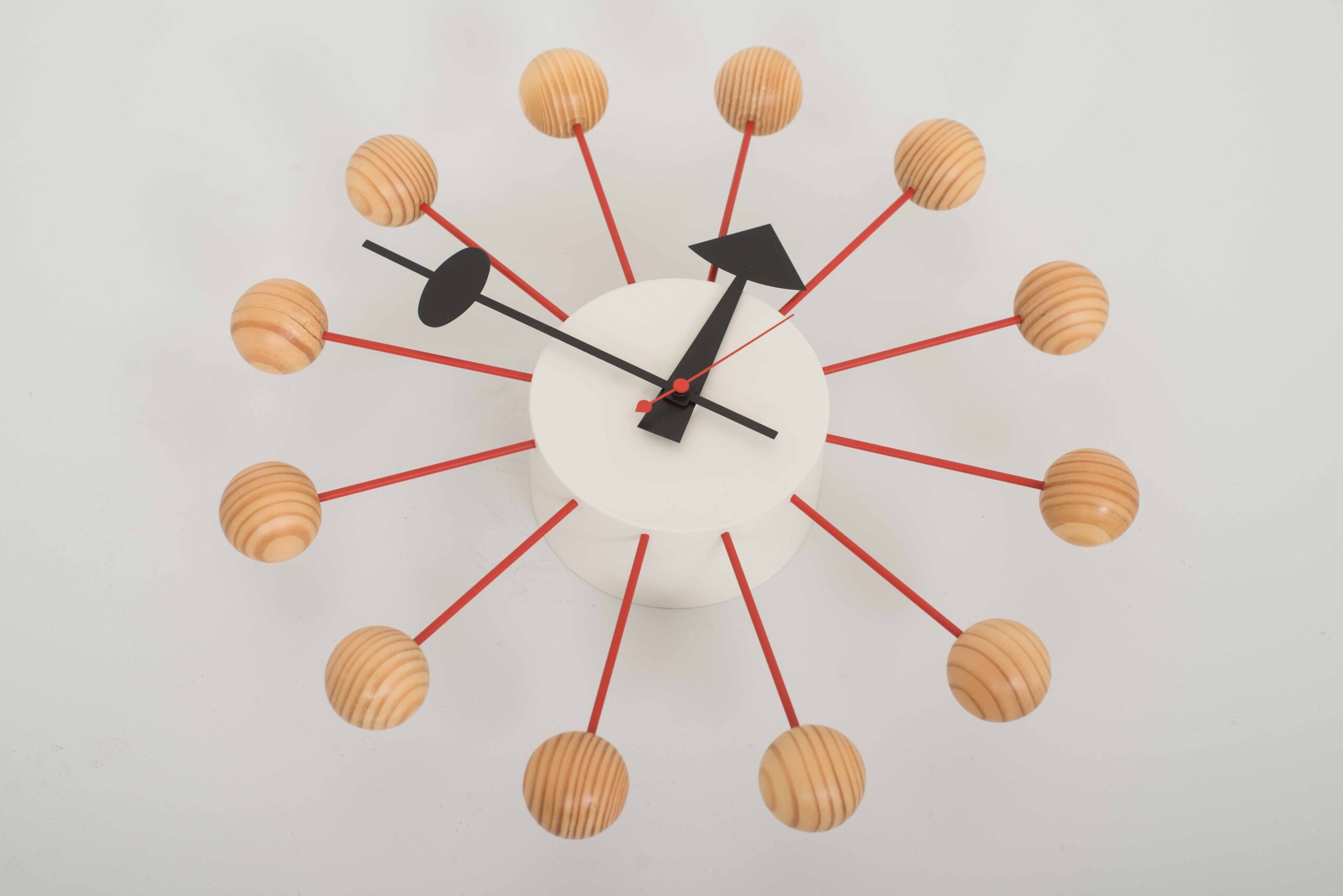 Vitra Wanduhr Ball Clock von George Nelson-1
