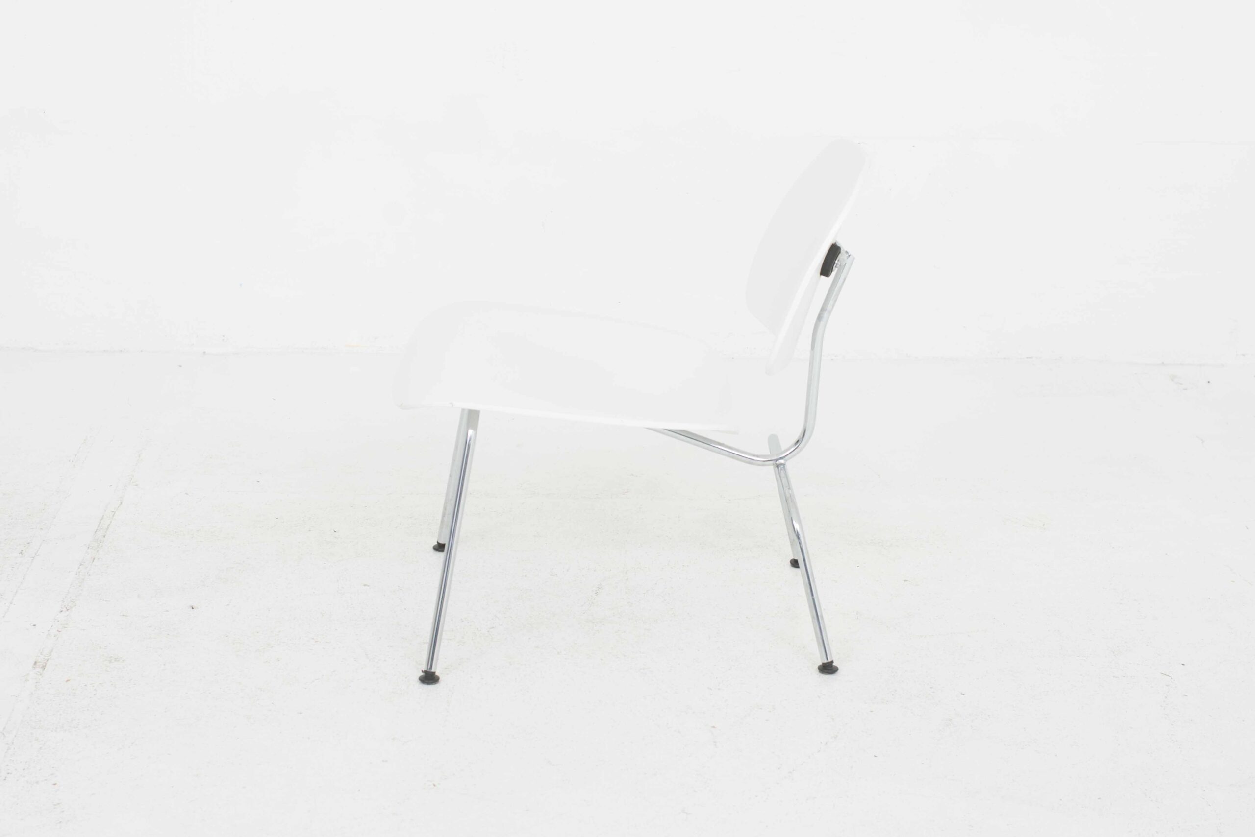 Vitra LCM Sessel von Charles &amp; Ray Eames in Weiss-5