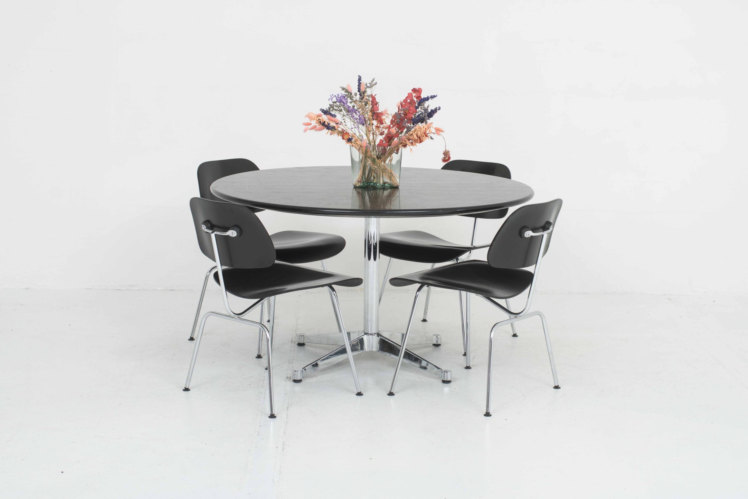 Charles &amp; Ray Eames Contract Table von Vitra-1