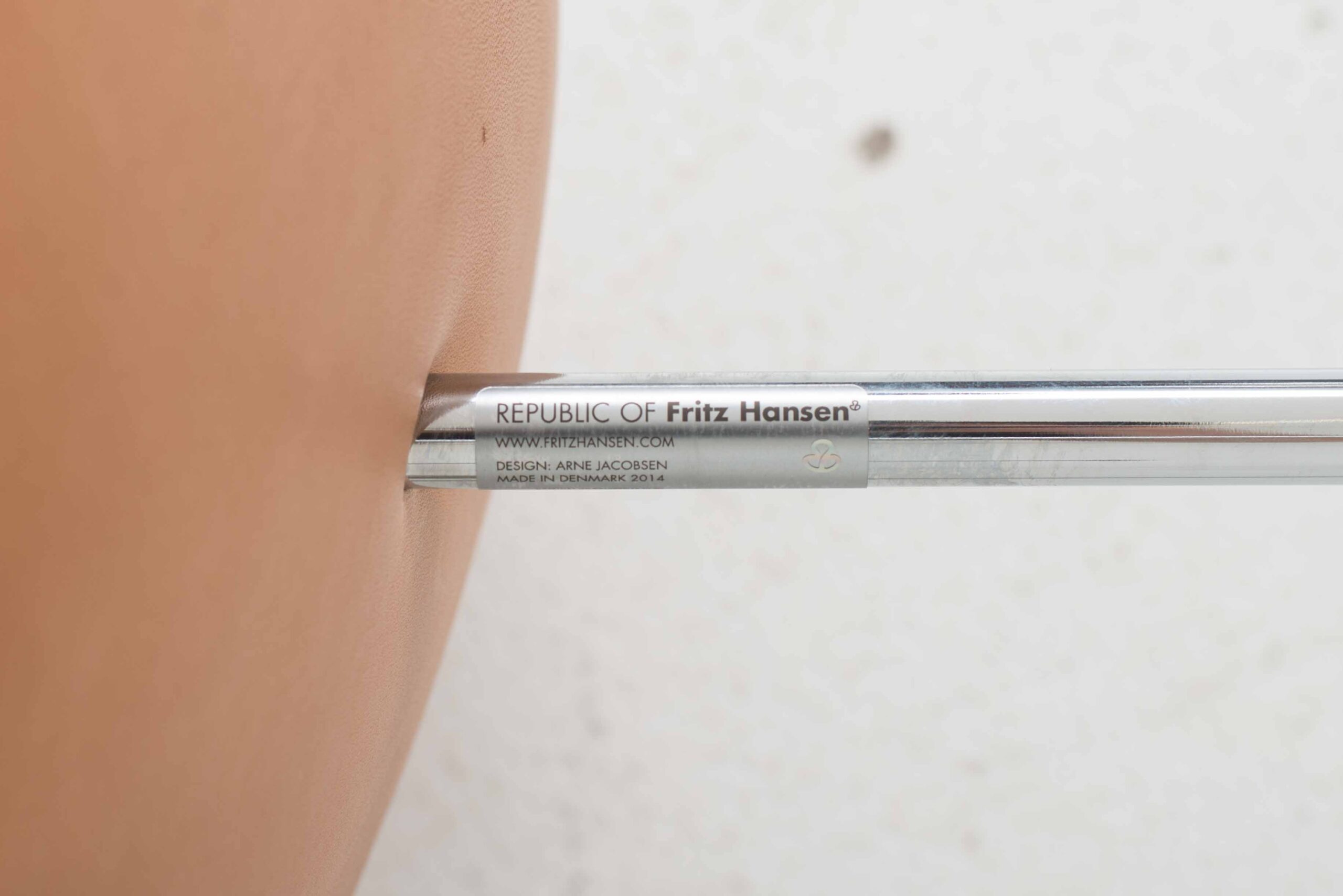 Arne Jacobsen Drop Stuhl von Fritz Hansen in Naturleder-8