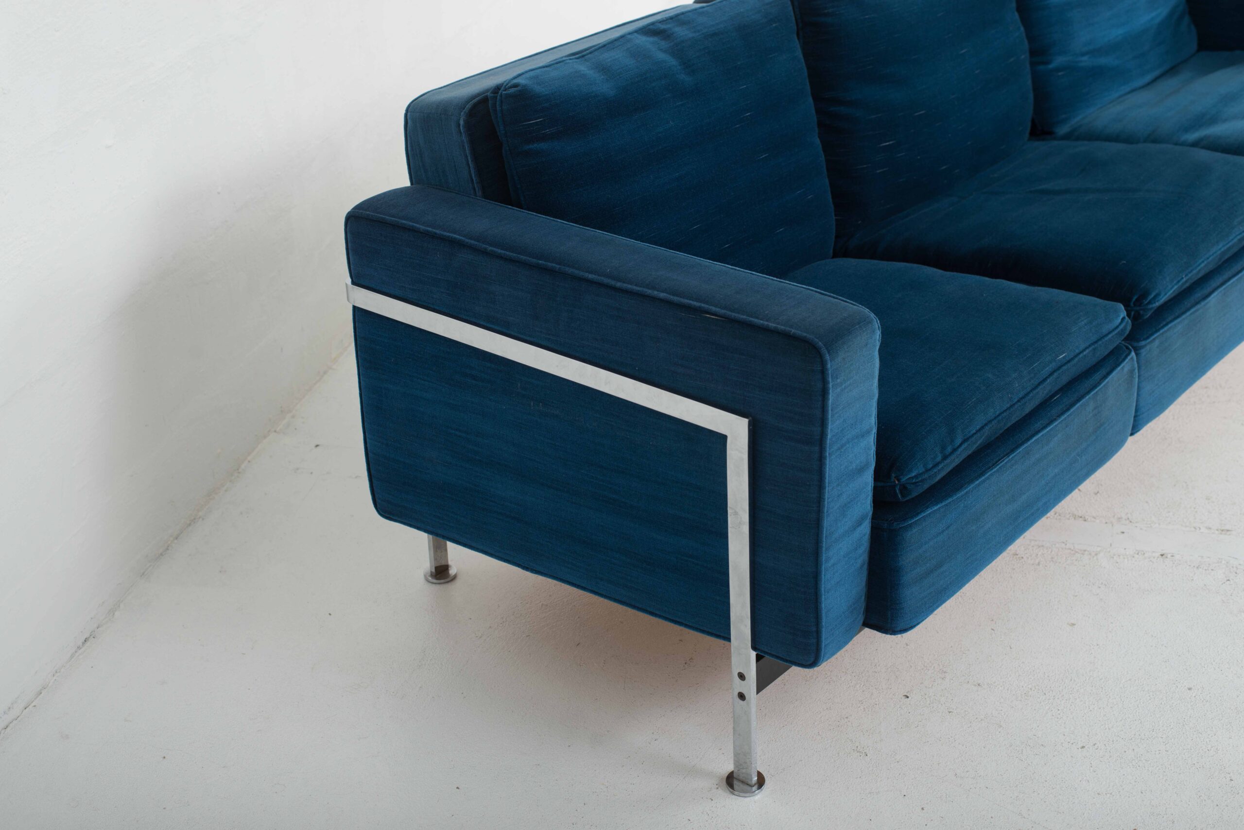 Haussmann RH 302 3er Sofa von Swiss Design in Königsblau-5
