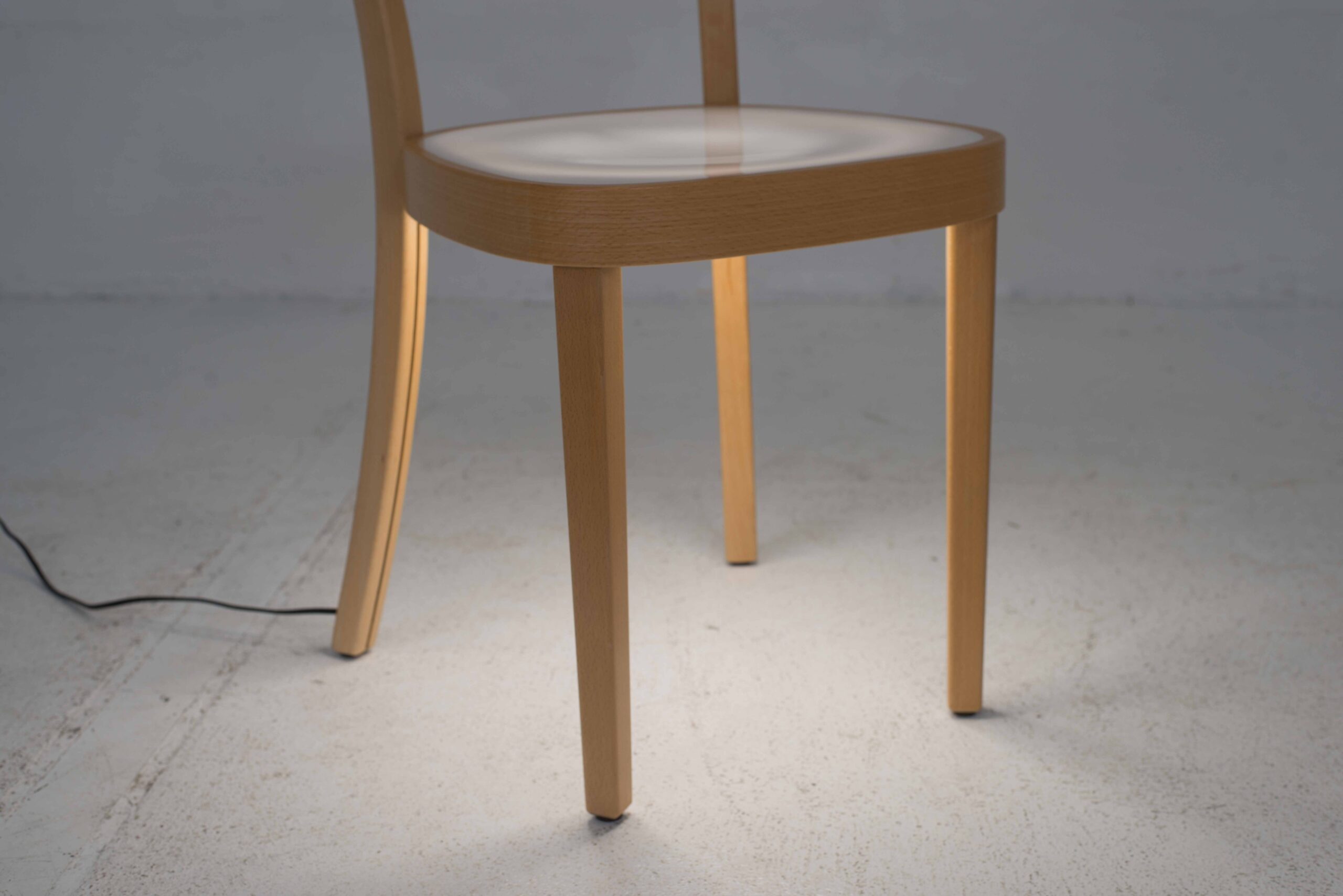 Horgenglarus / Hidden Pof 1 Stuhl mit Leuchtsitzfläche von Jörg Boner-6