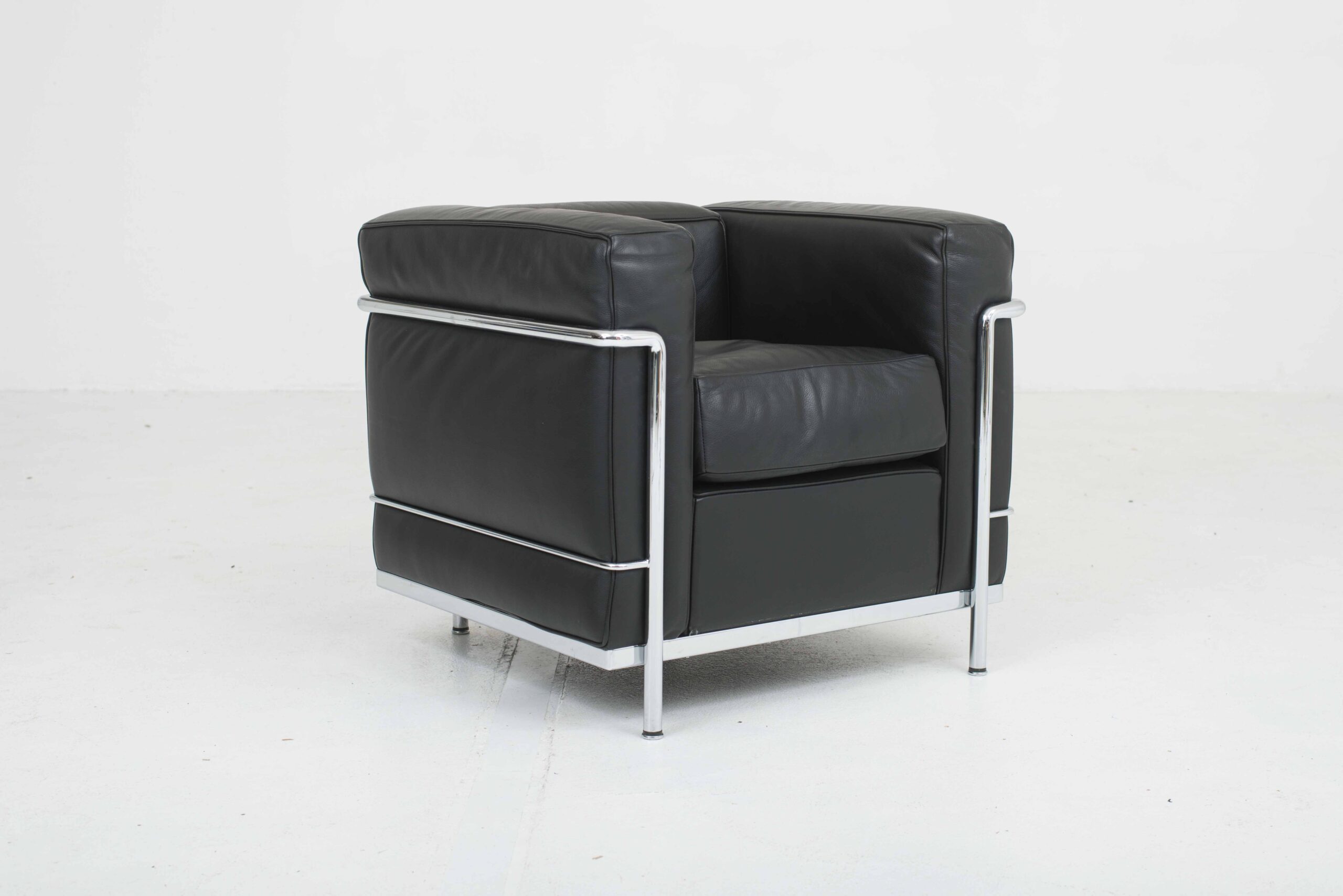 Le Corbusier LC2 Sessel von Cassina in Schwarz-2