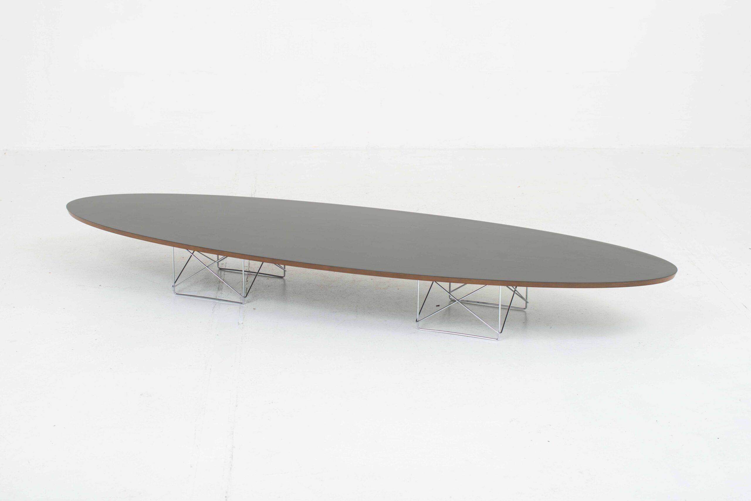 Vitra Elliptical Table ETR von Charles &amp; Ray Eames in Schwarz-0