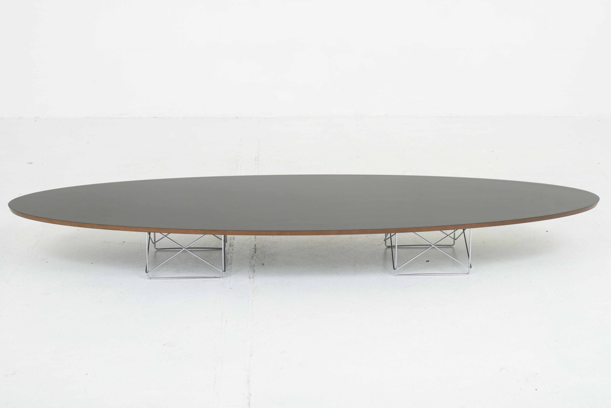 Vitra Elliptical Table ETR von Charles &amp; Ray Eames in Schwarz-2