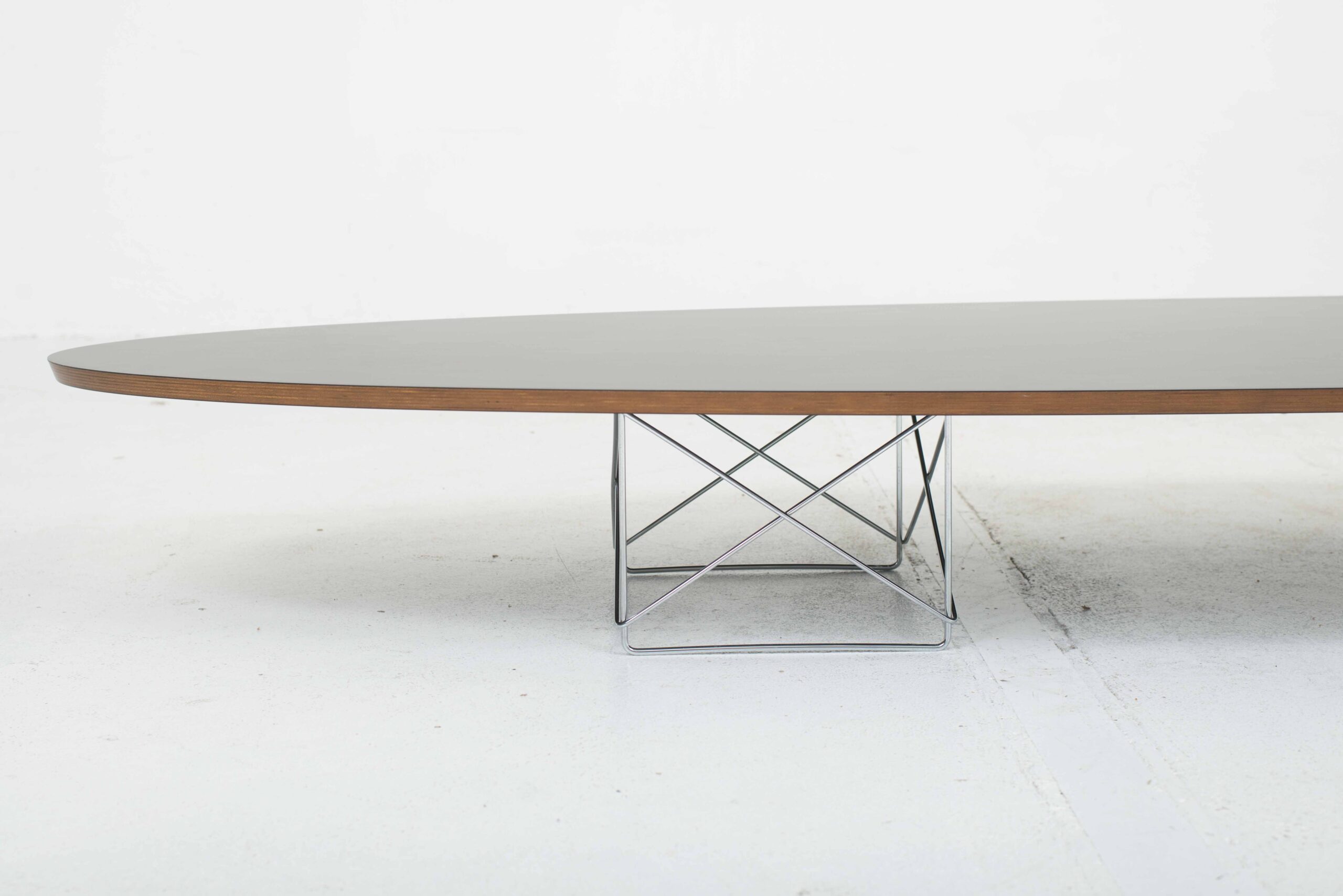 Vitra Elliptical Table ETR von Charles &amp; Ray Eames in Schwarz-4