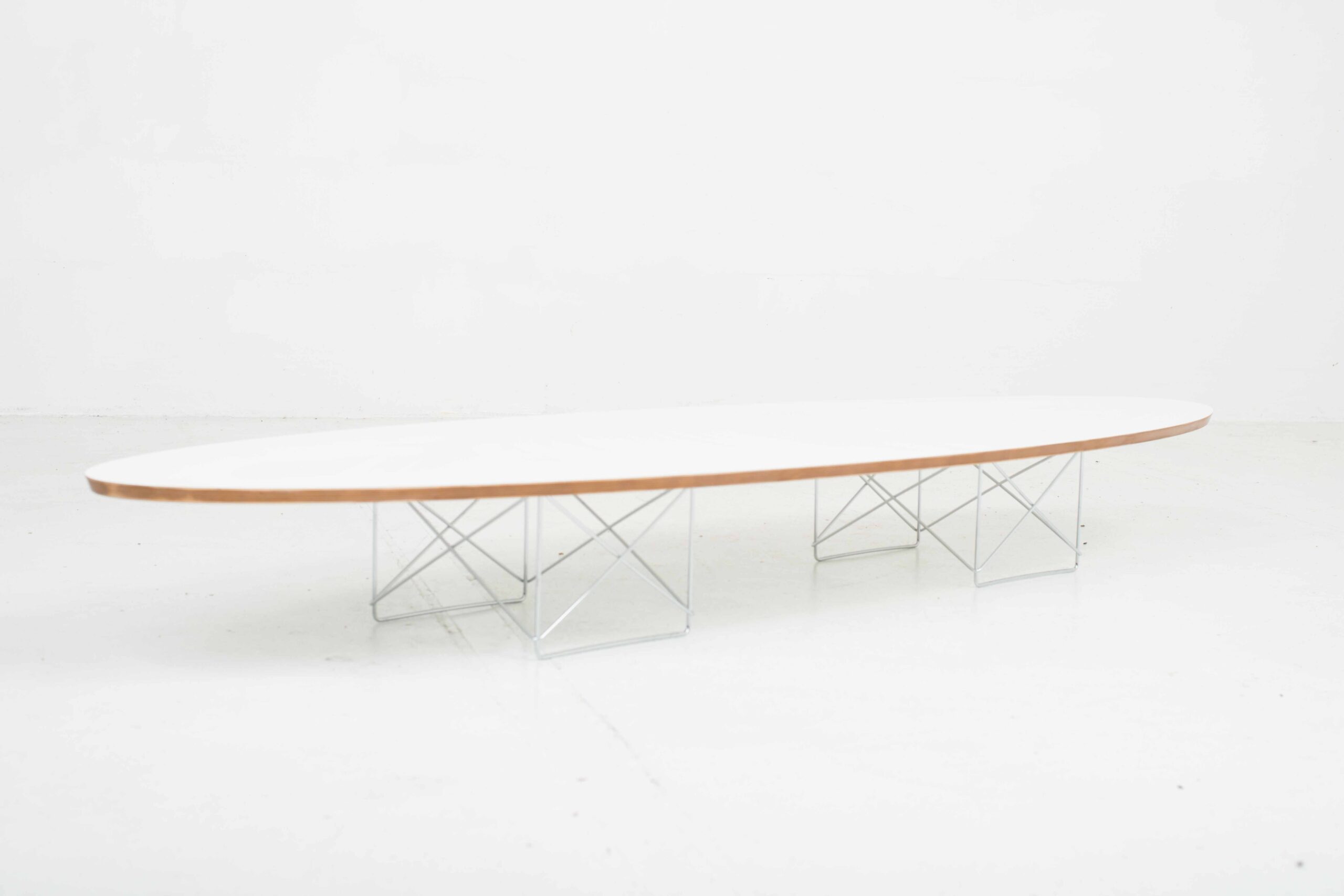 Vitra Elliptical Table ETR von Charles &amp; Ray Eames in Weiss-2