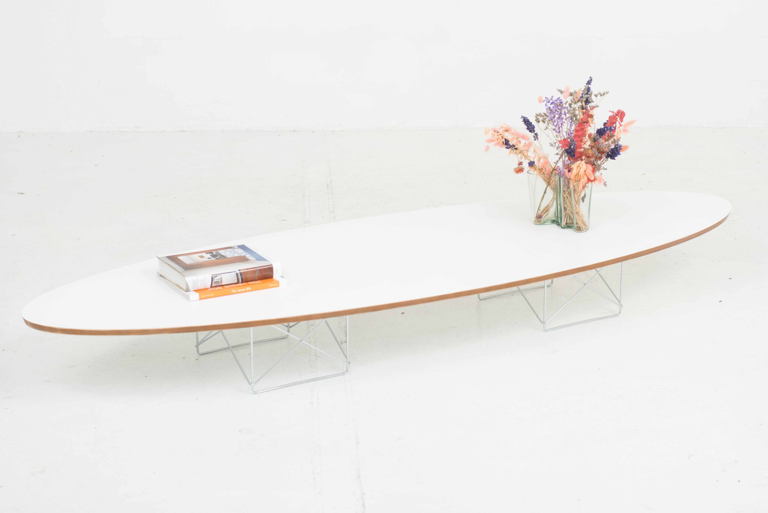 Vitra Elliptical Table ETR von Charles &amp; Ray Eames in Weiss-5