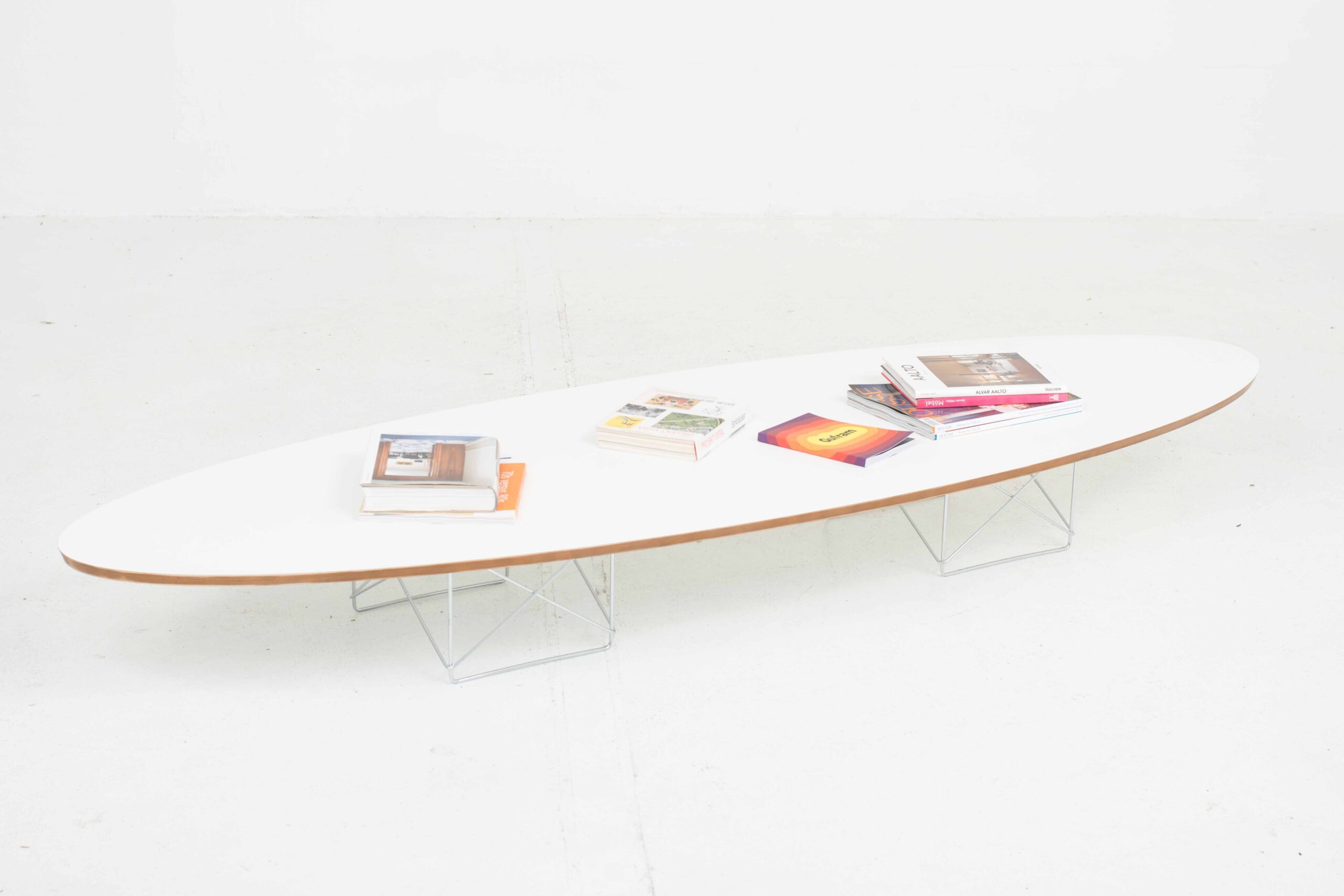 Vitra Elliptical Table ETR von Charles &amp; Ray Eames in Weiss-0