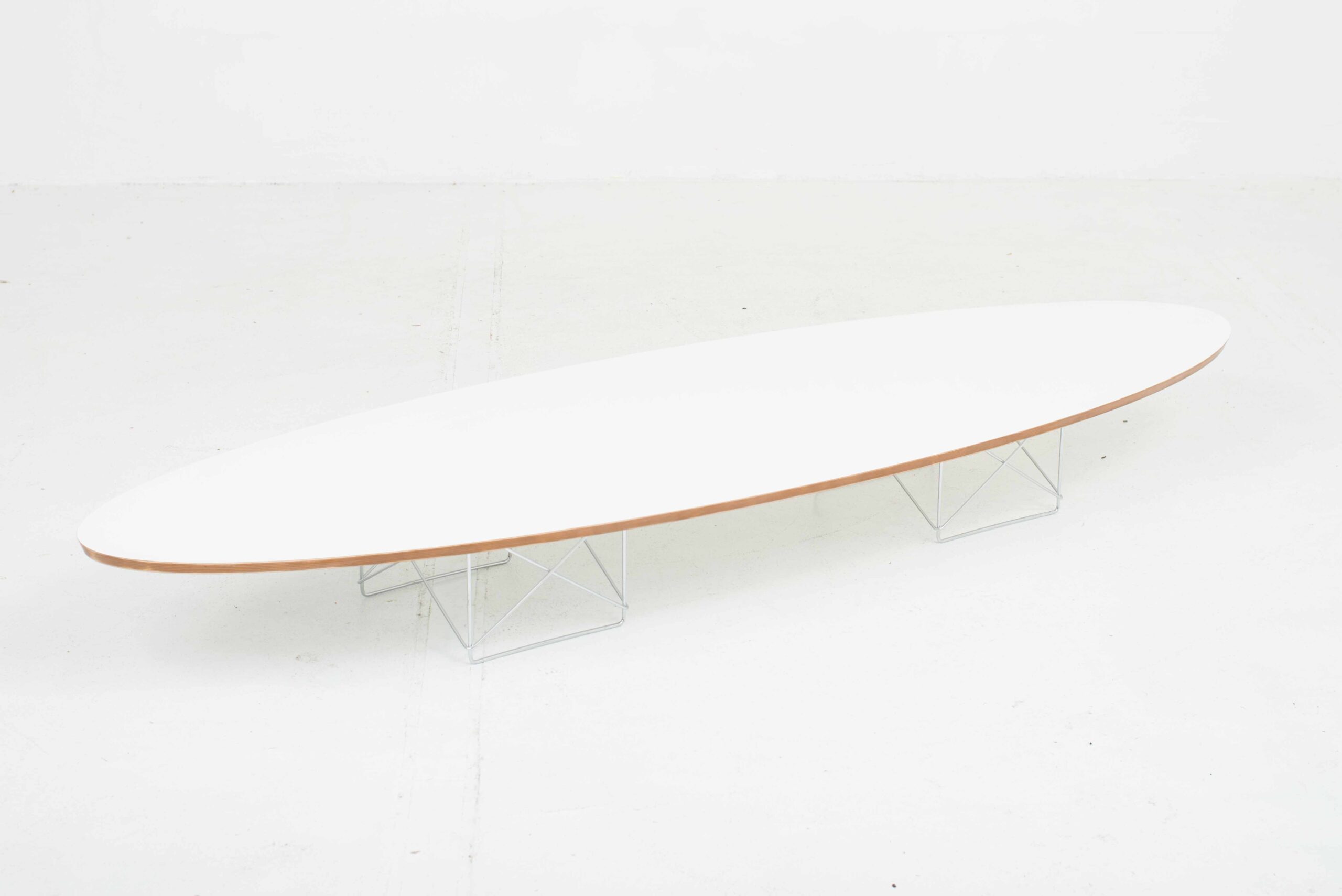 Vitra Elliptical Table ETR von Charles &amp; Ray Eames in Weiss-3