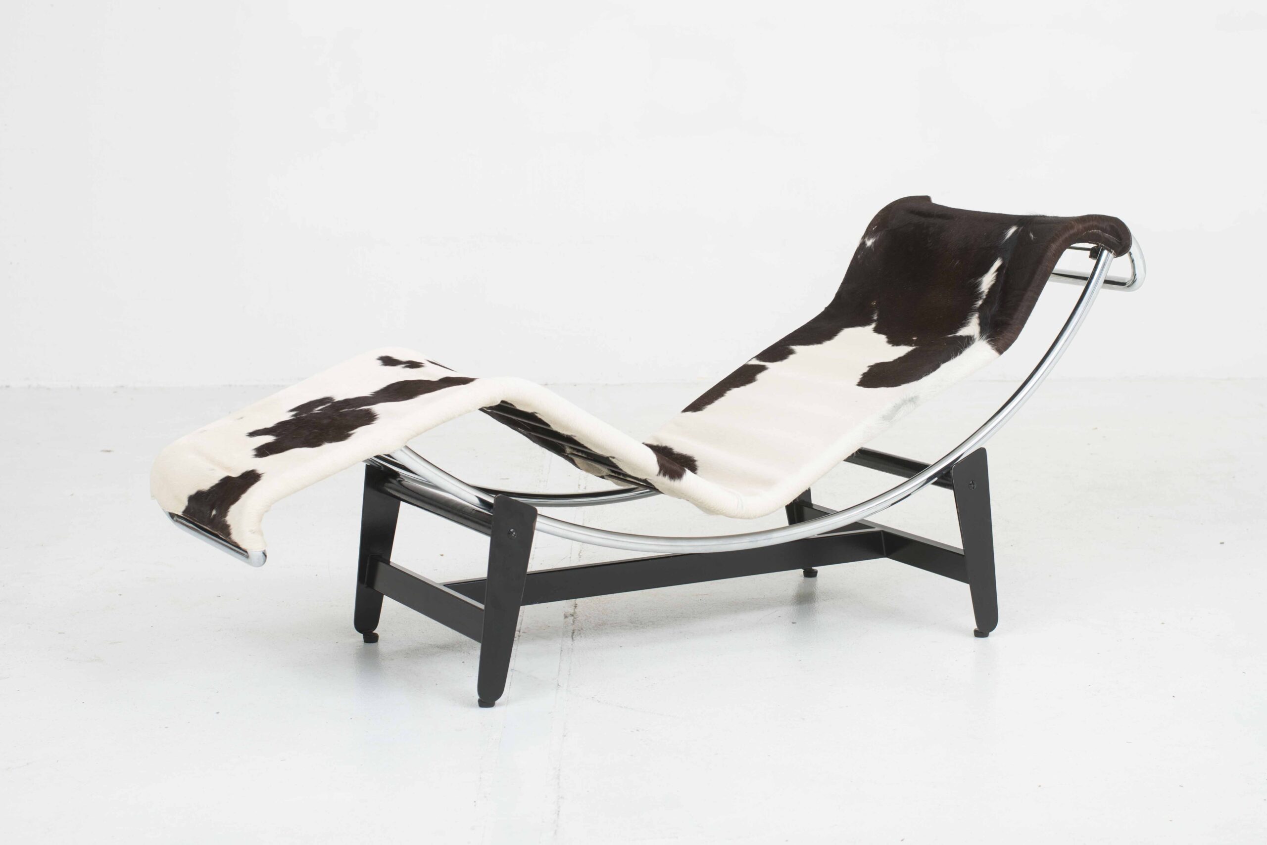 Wohnbedarf / Embru LC4 Chaise Longue von Le Corbusier-0