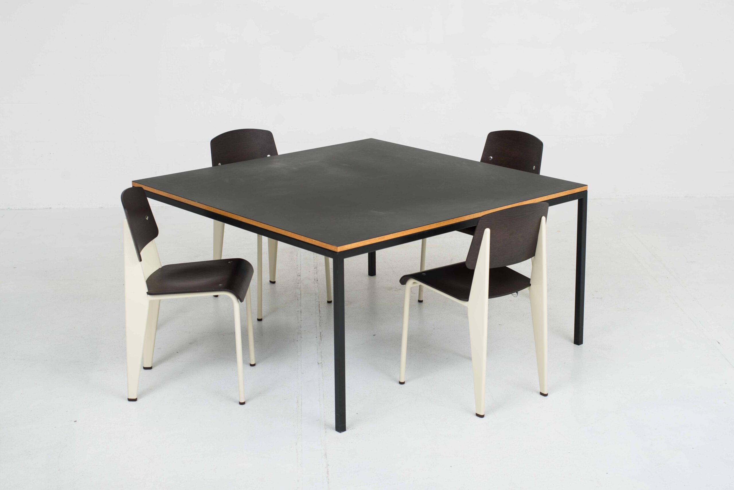 Lehni Tisch von Georg Gisel in schwarzem Linoleum-0