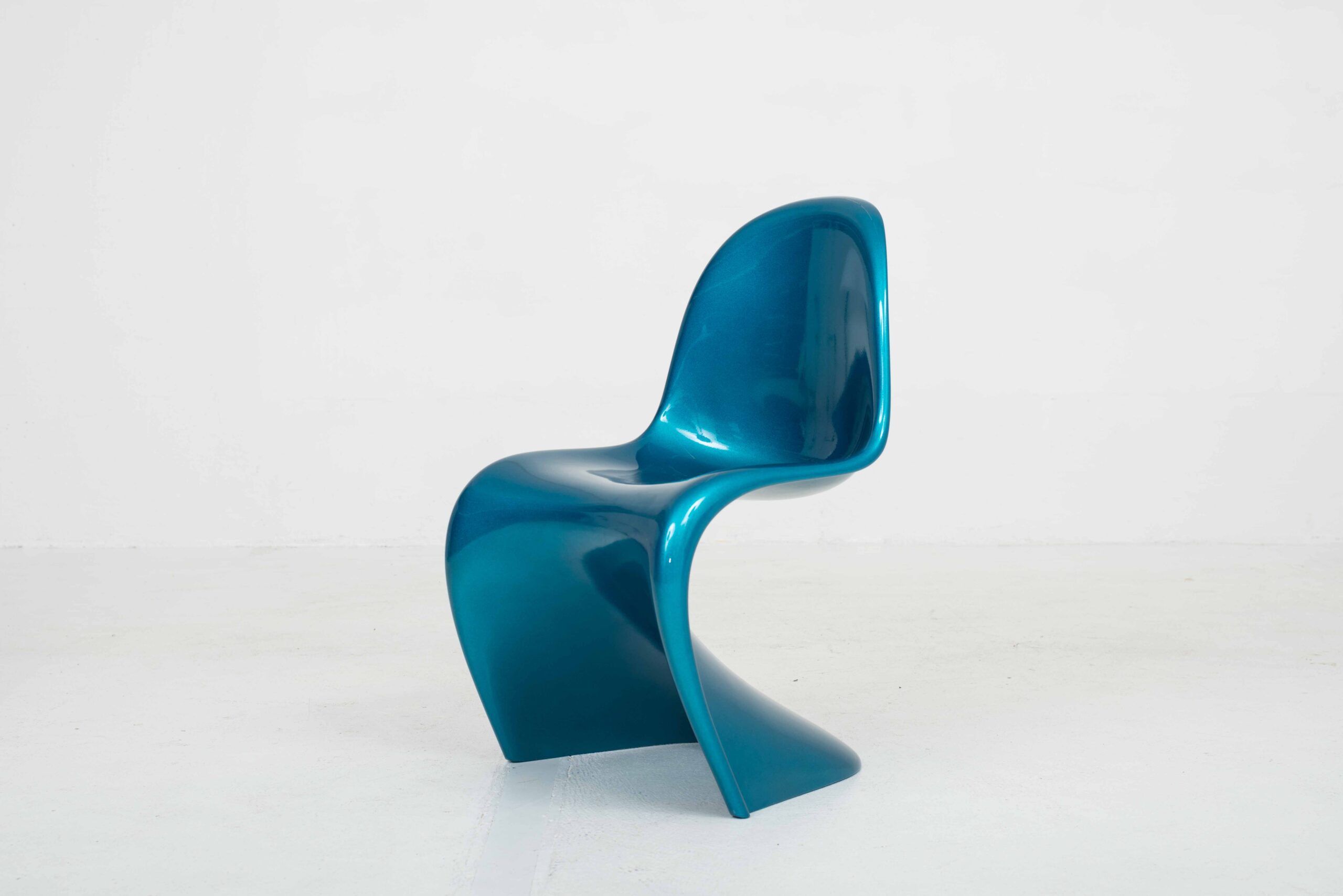 Vitra Panton Classic Stuhl von Verner Panton in Metallic Blau-1