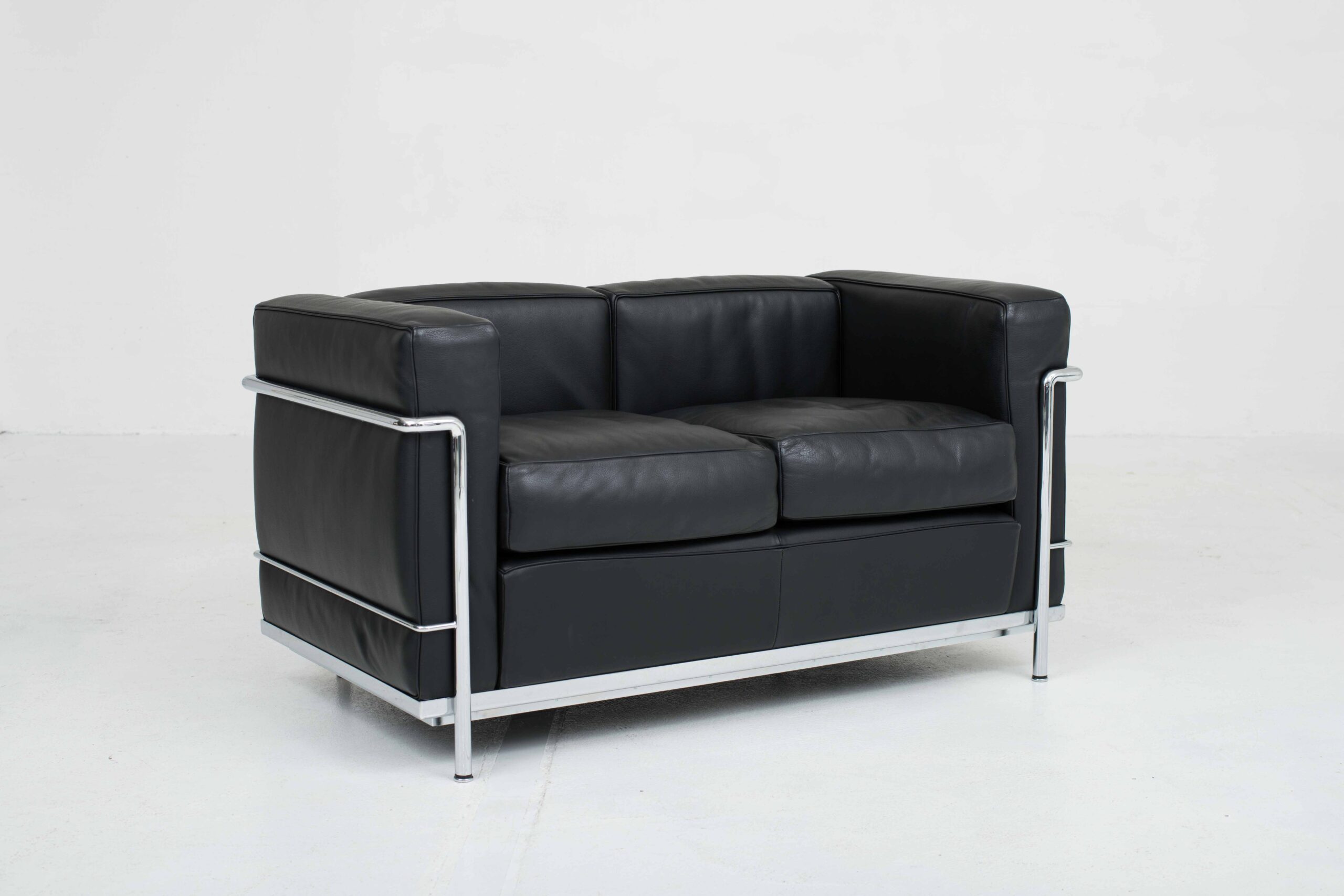 Cassina LC2 2er Sofa von Le Corbusier-1