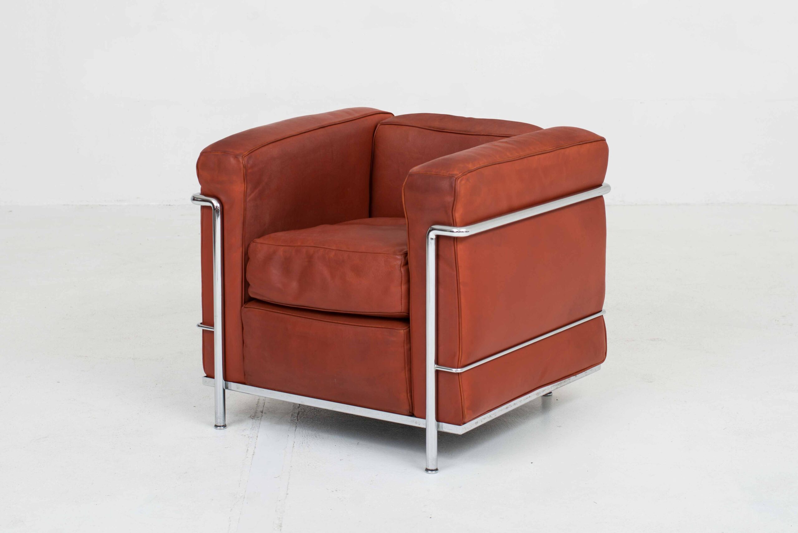 Cassina LC2 Sessel von Le Corbusier in rotbraunem Naturleder-0