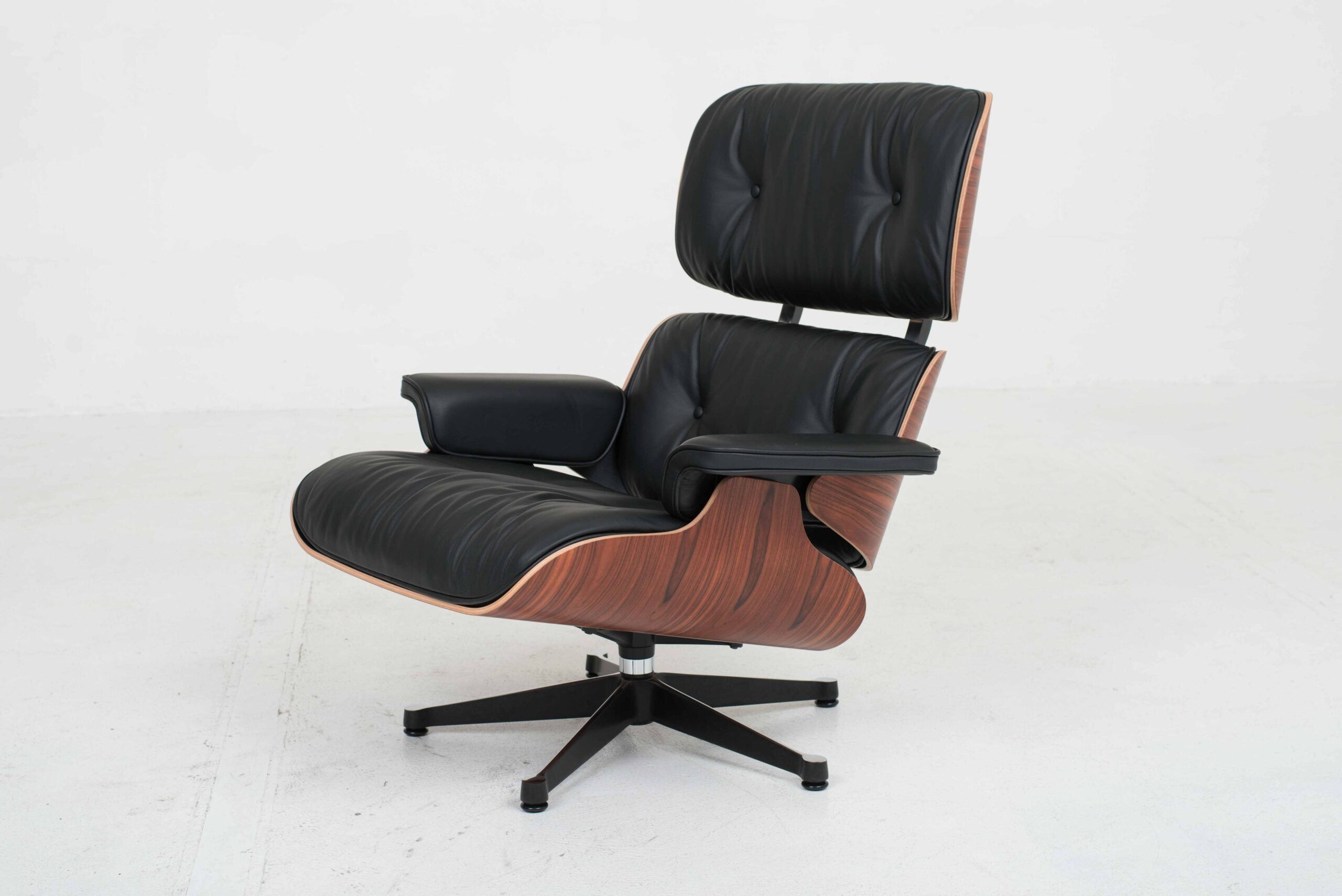 Vitra 670 Lounge Chair und Ottoman von Charles &amp; Ray Eames, XL Palisander-6