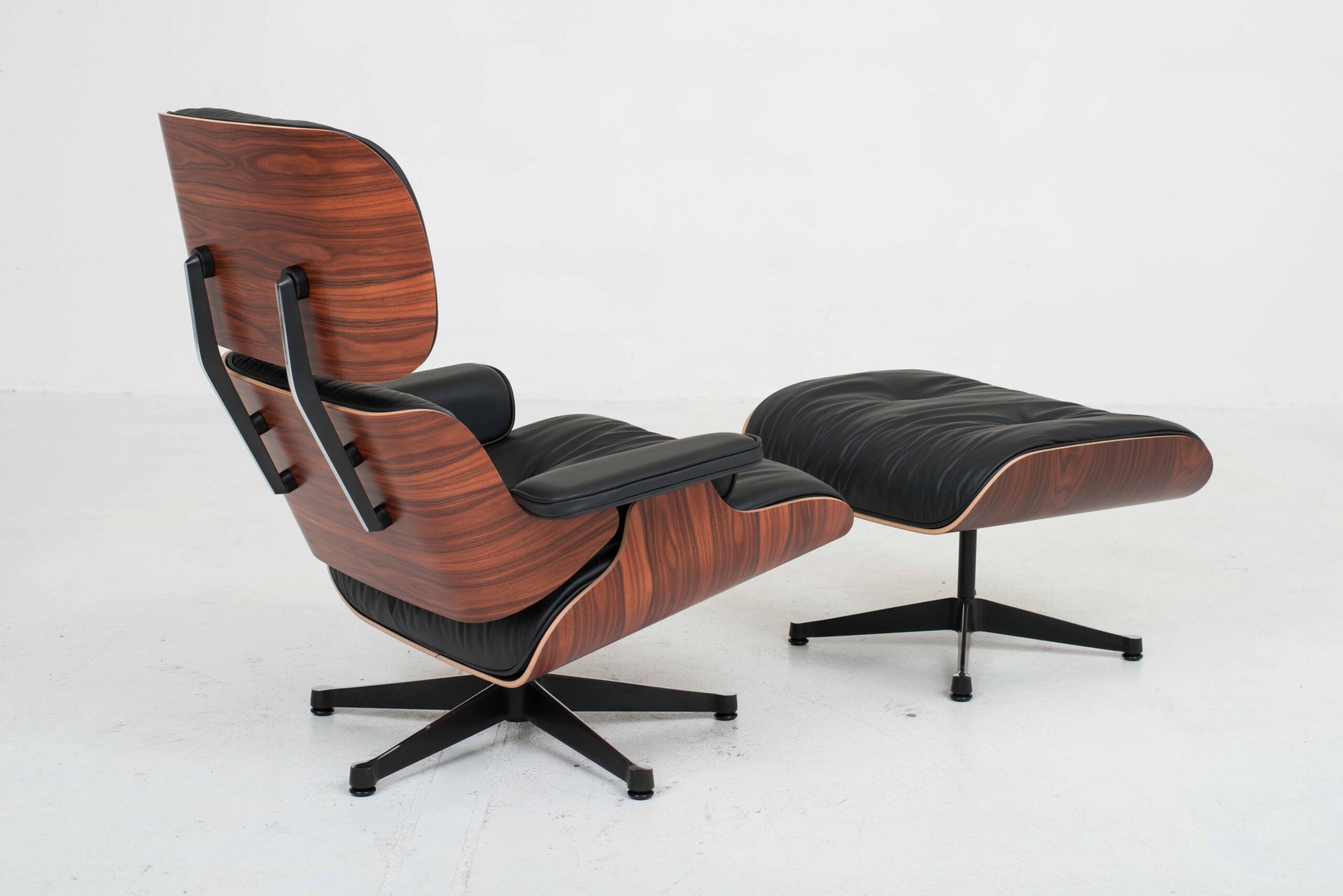 Vitra 670 Lounge Chair und Ottoman von Charles &amp; Ray Eames, XL Palisander-4