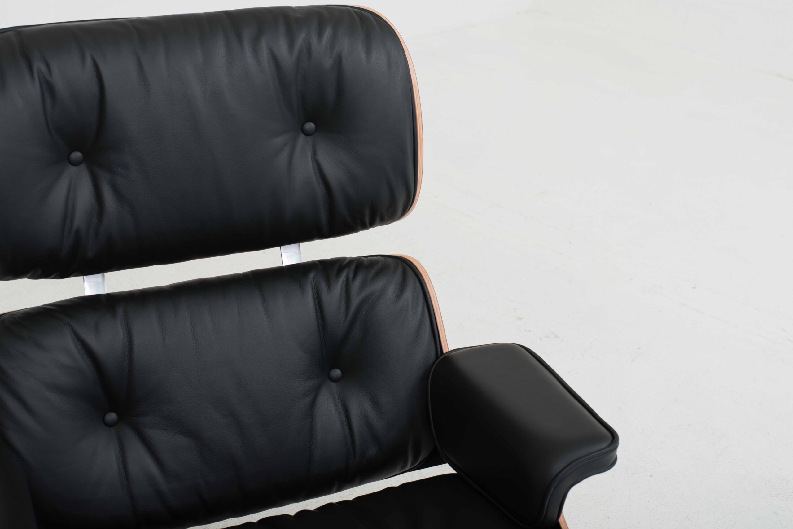 Vitra 670 Lounge Chair und Ottoman von Charles &amp; Ray Eames, XL Palisander-7