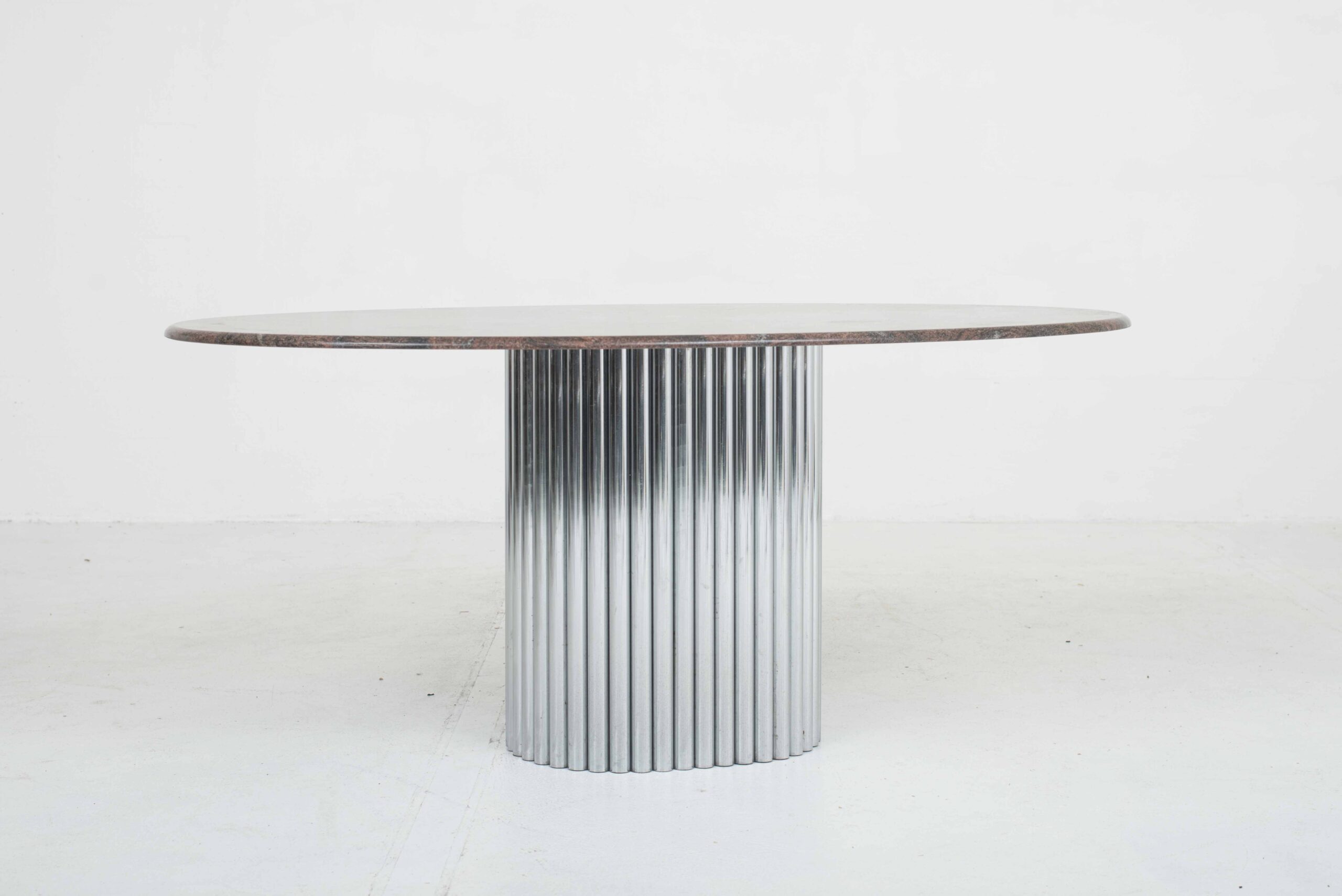 Eleganter 1970er Jahre Tisch aus Marmor-0