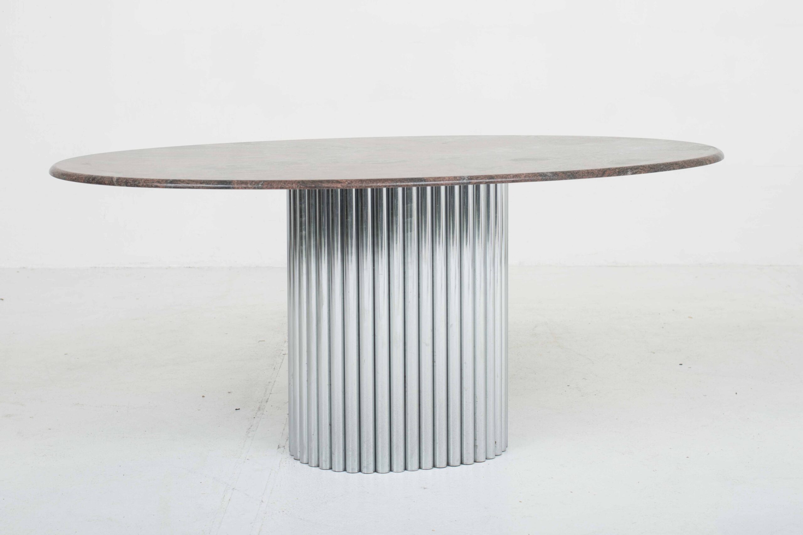 Eleganter 1970er Jahre Tisch aus Marmor-5