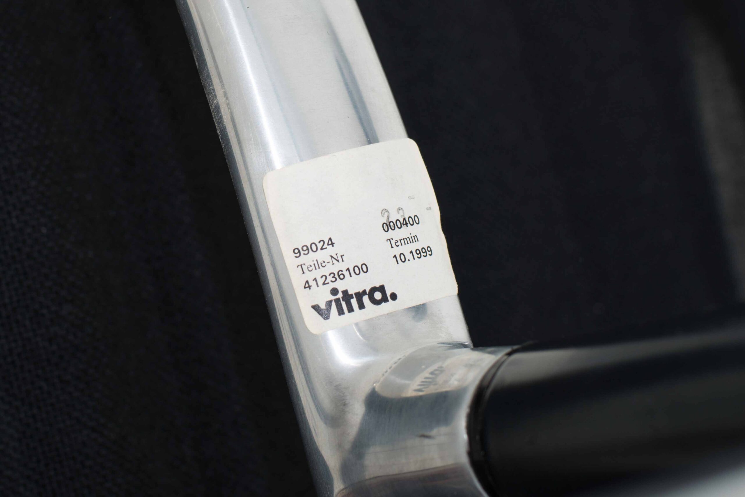 Vitra EA 108 Bürostuhl von Eames mit schwarzem Hopsak &amp; Aluminium poliert-4