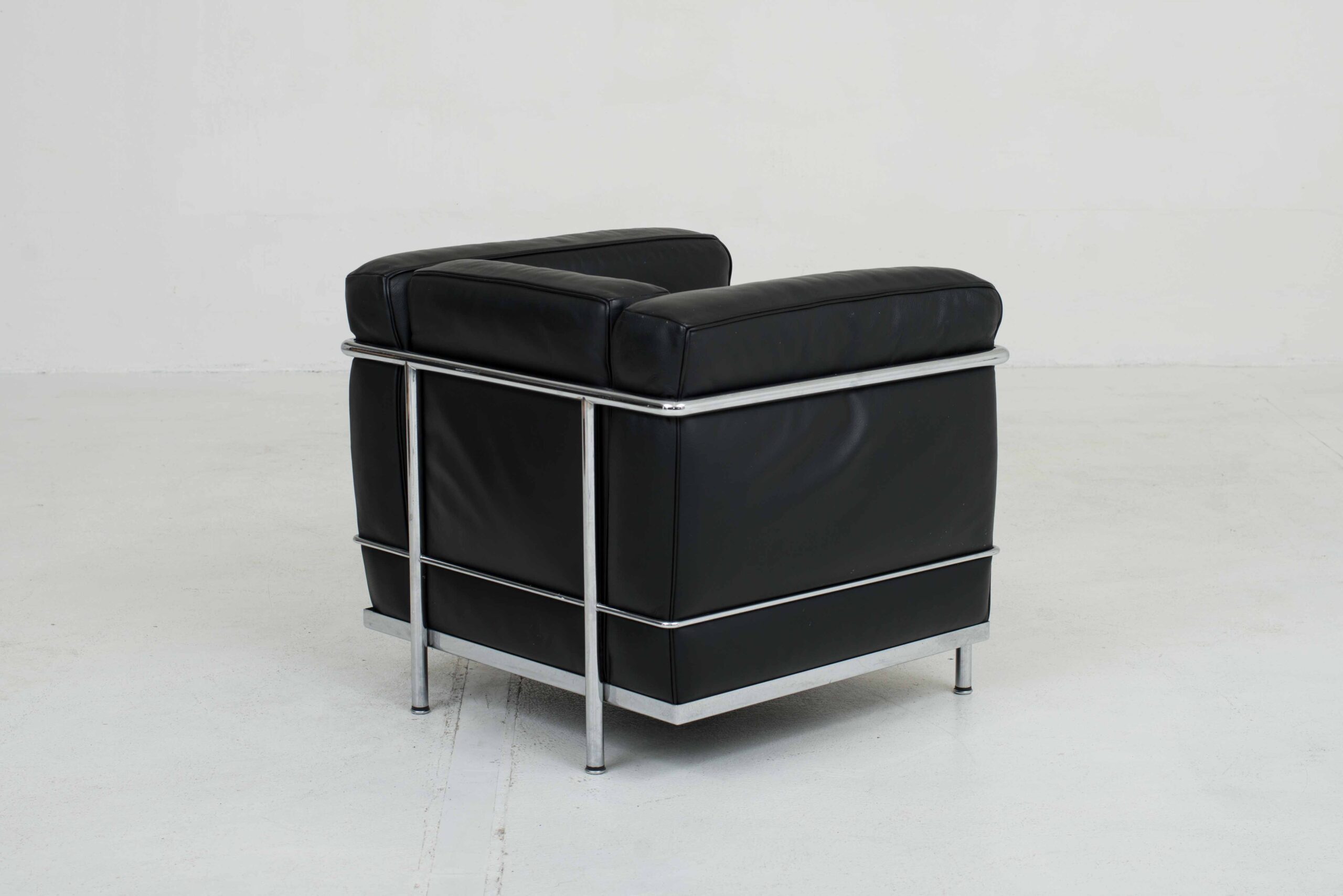 Cassina LC2 Sessel von Le Corbusier in Schwarz-2