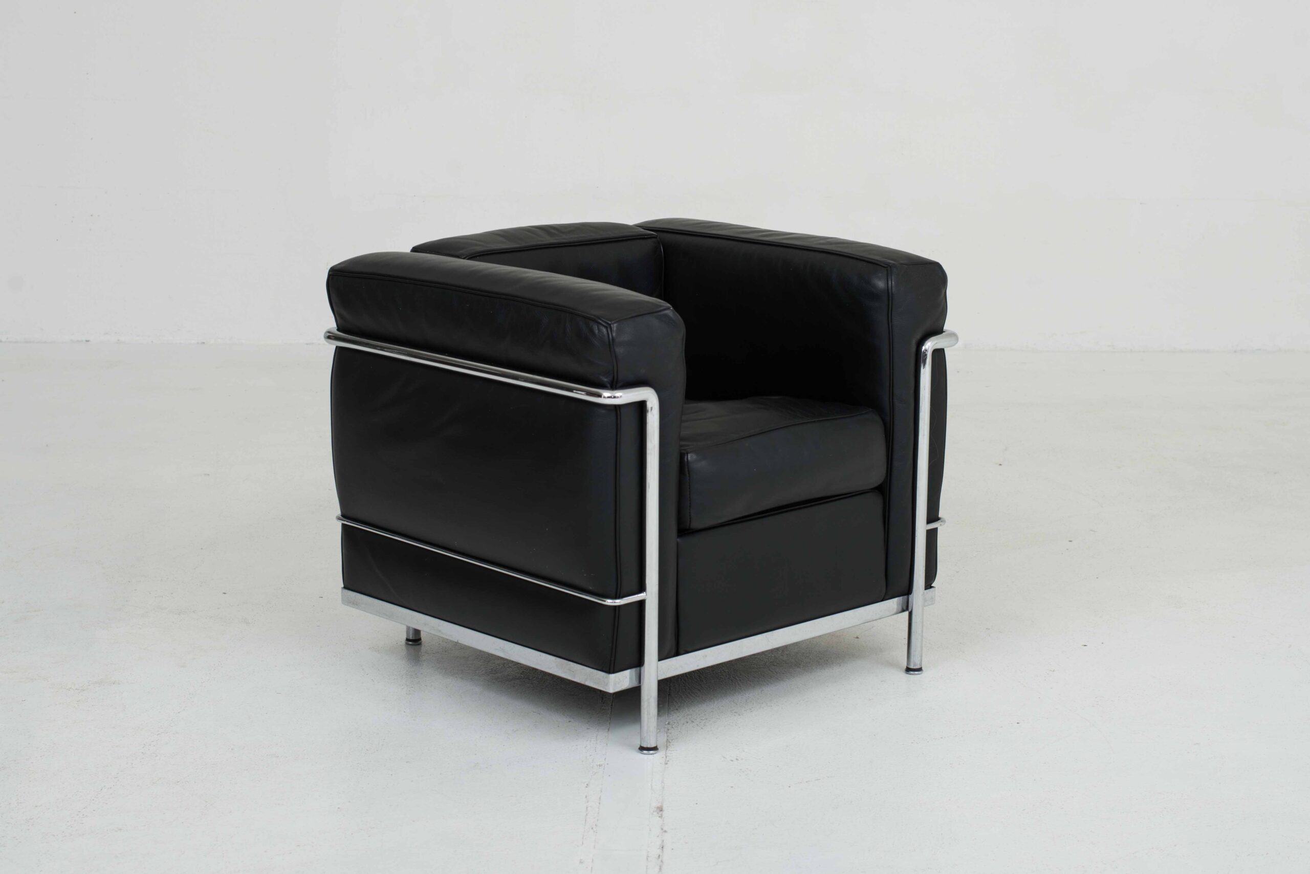 Cassina LC2 Sessel von Le Corbusier in Schwarz-0