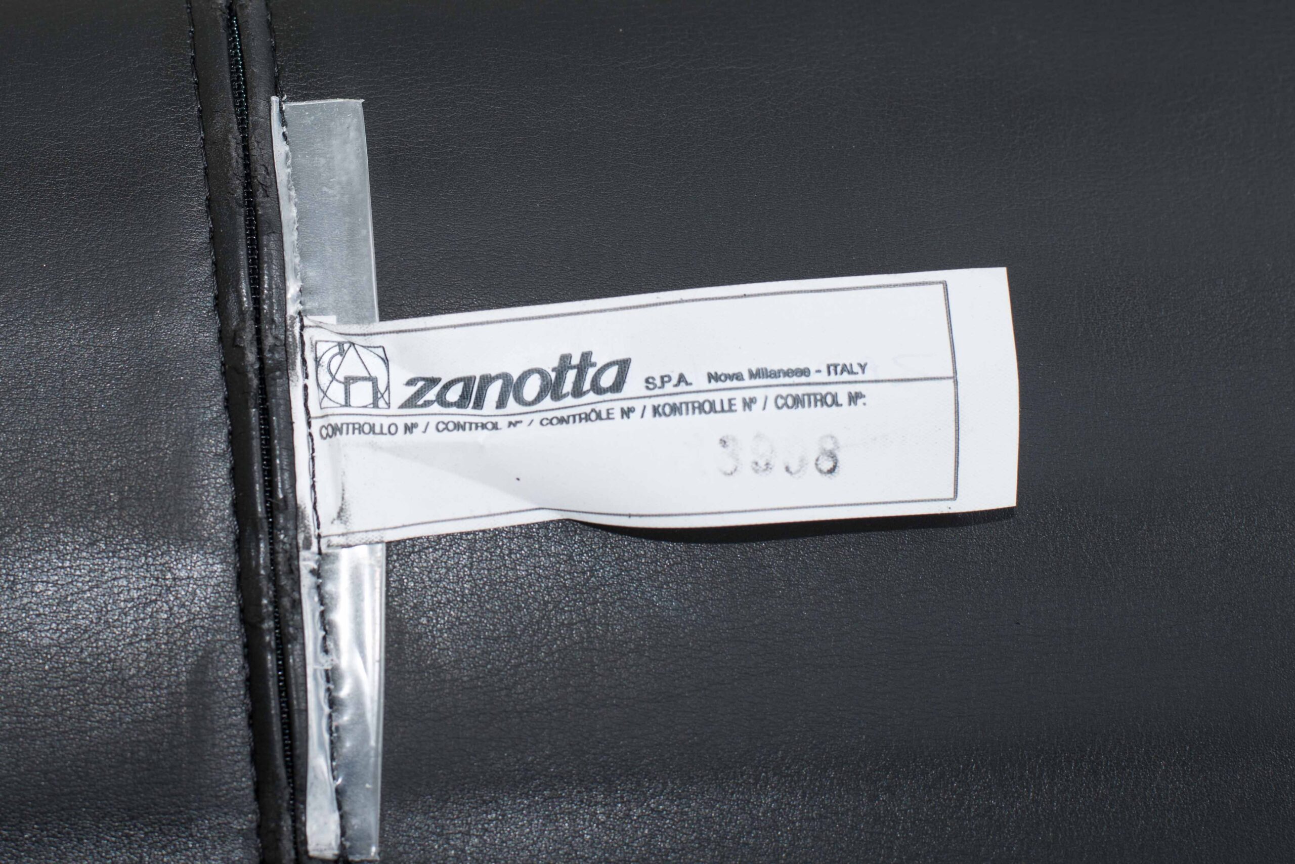 Zanotta Genni 920 Liege von Gabriele Mucchi in Schwarz-8