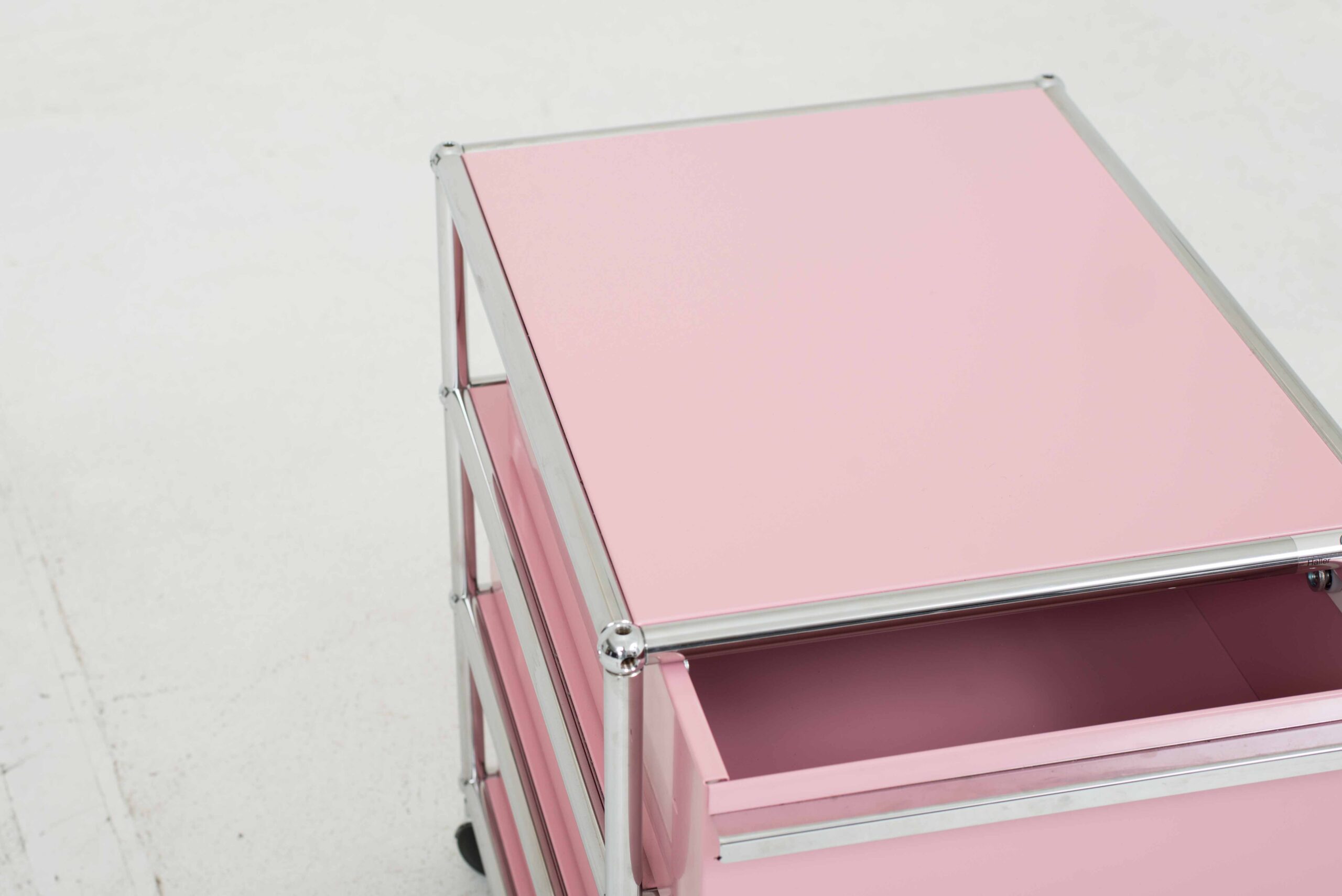 USM Rollcontainer in True Pink &#8211; limited edition-4