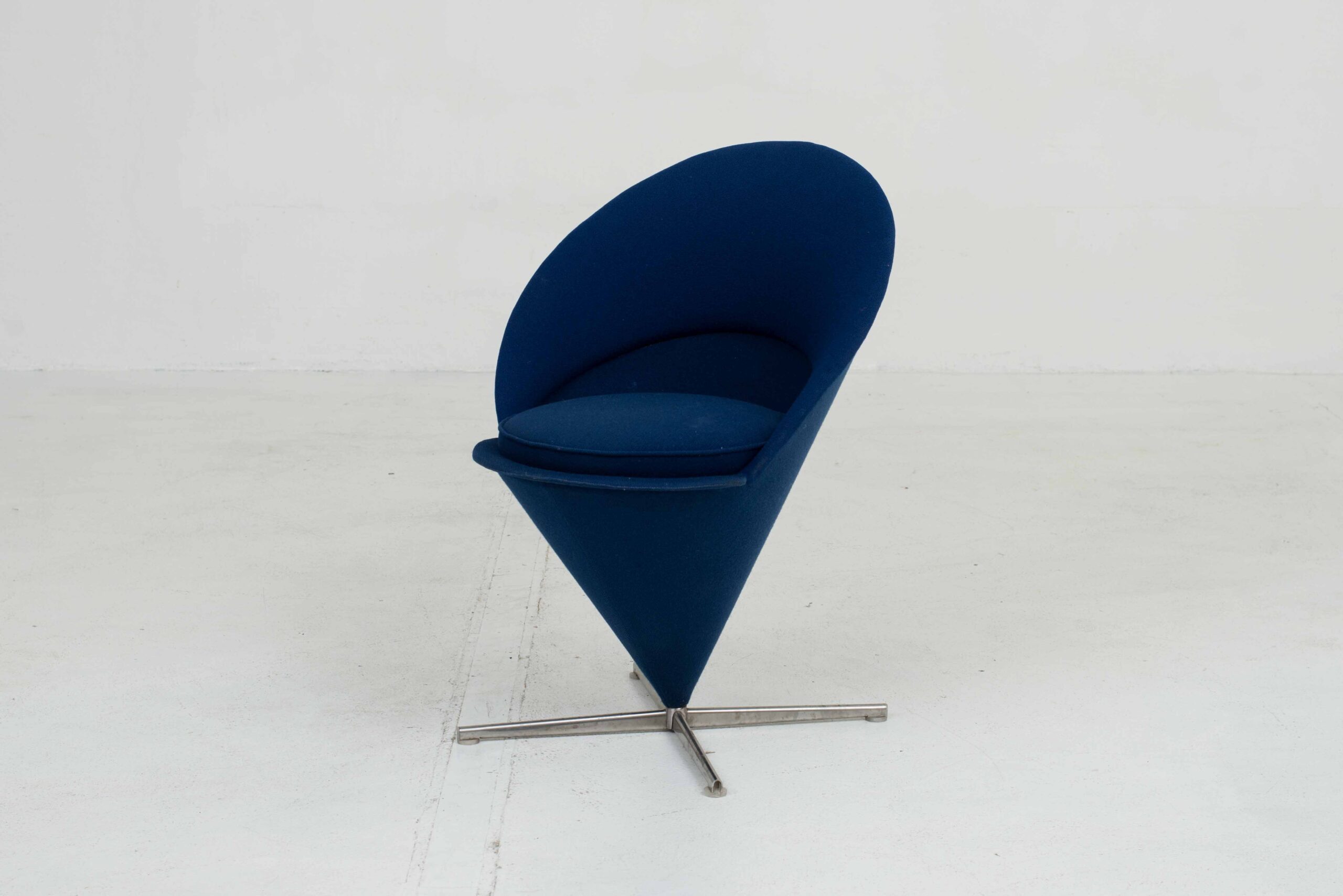 Vitra Cone Chair von Verner Panton in Blau-0