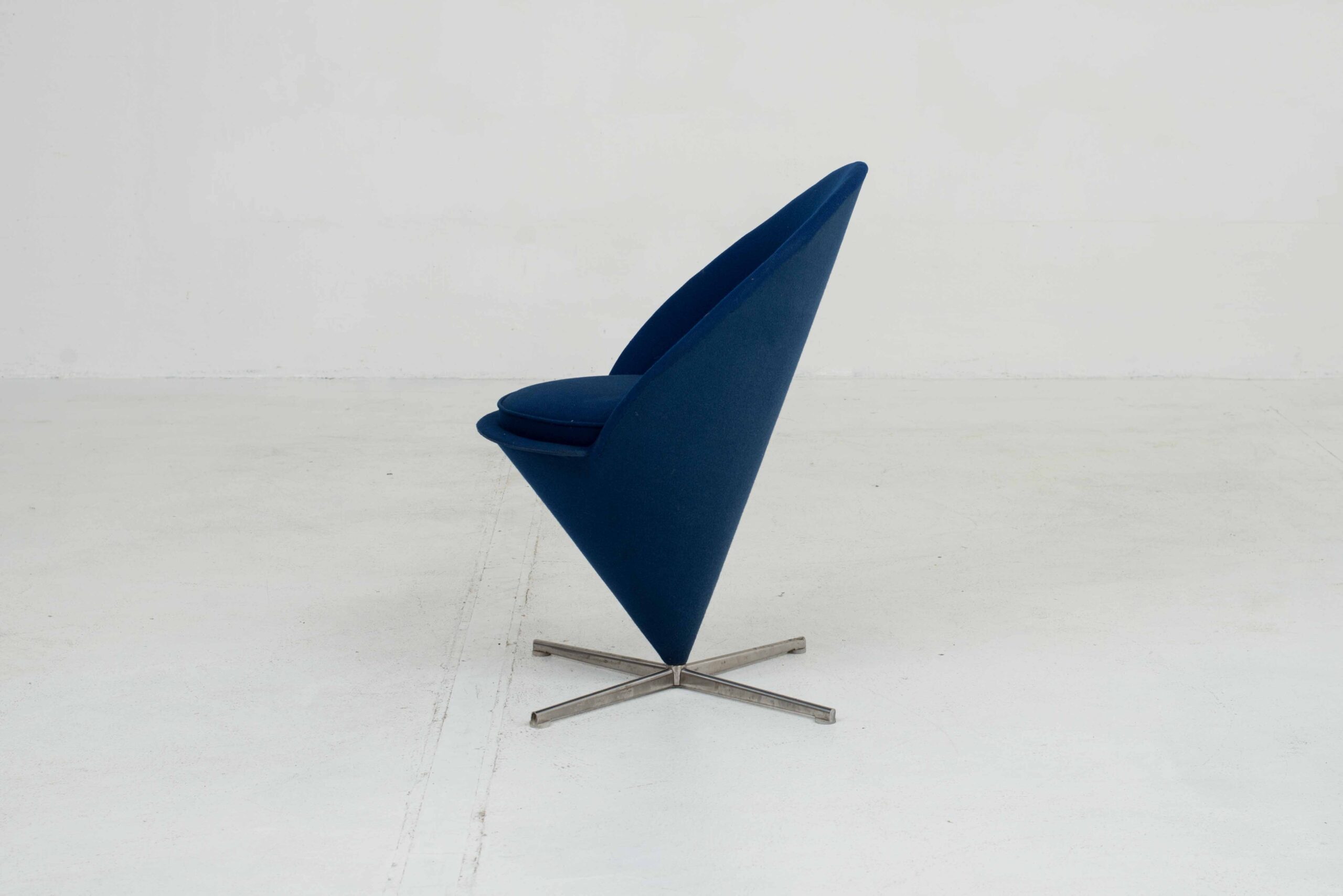 Vitra Cone Chair von Verner Panton in Blau-3