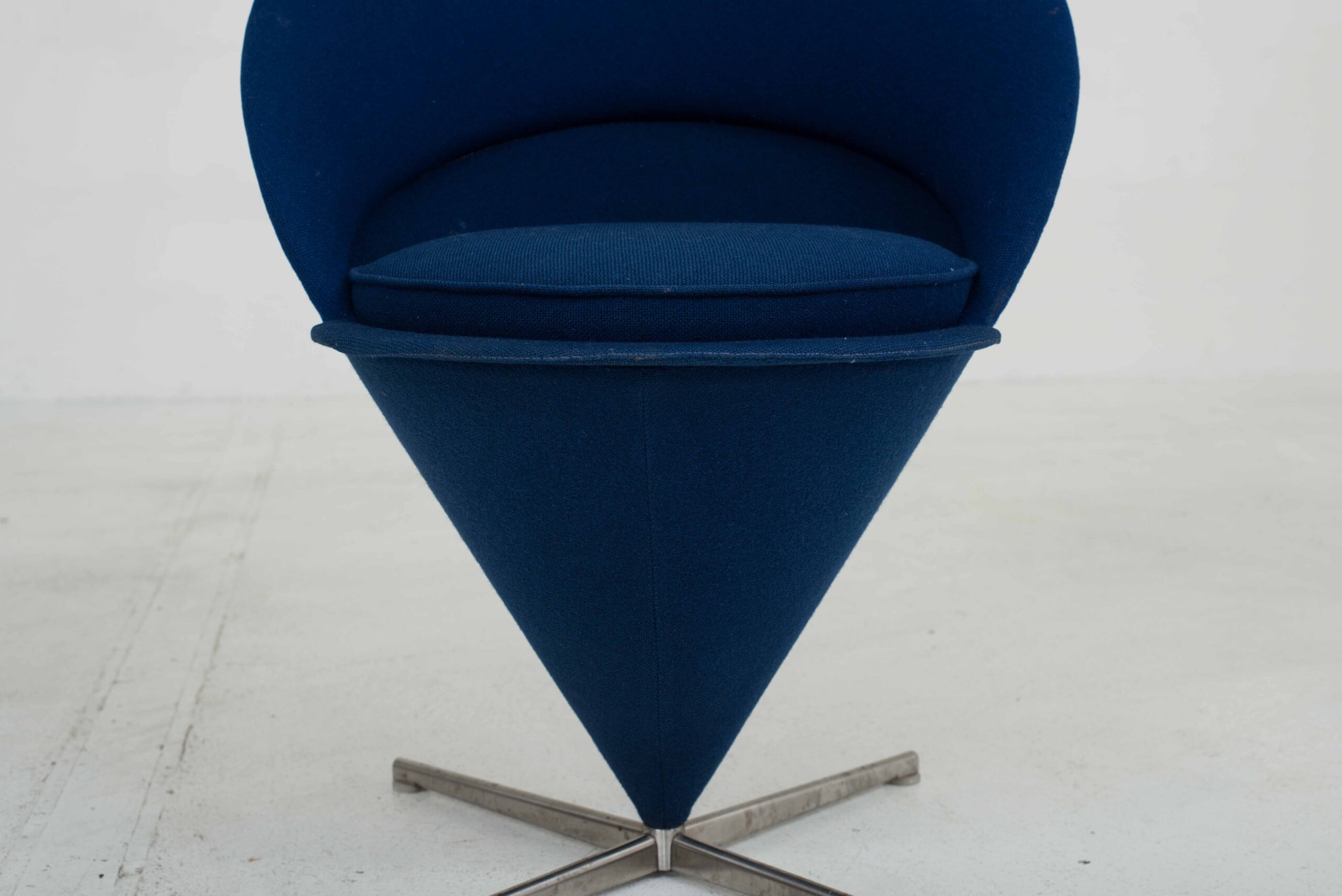 Vitra Cone Chair von Verner Panton in Blau-5
